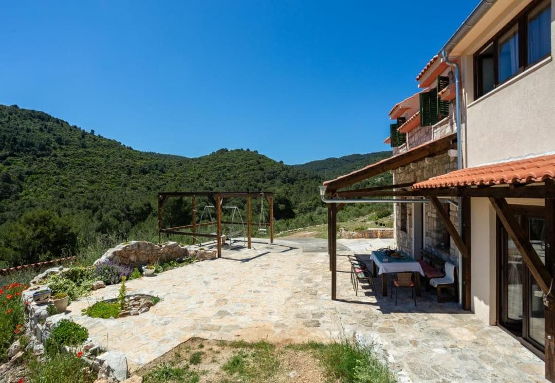 Olive Hill Familly House