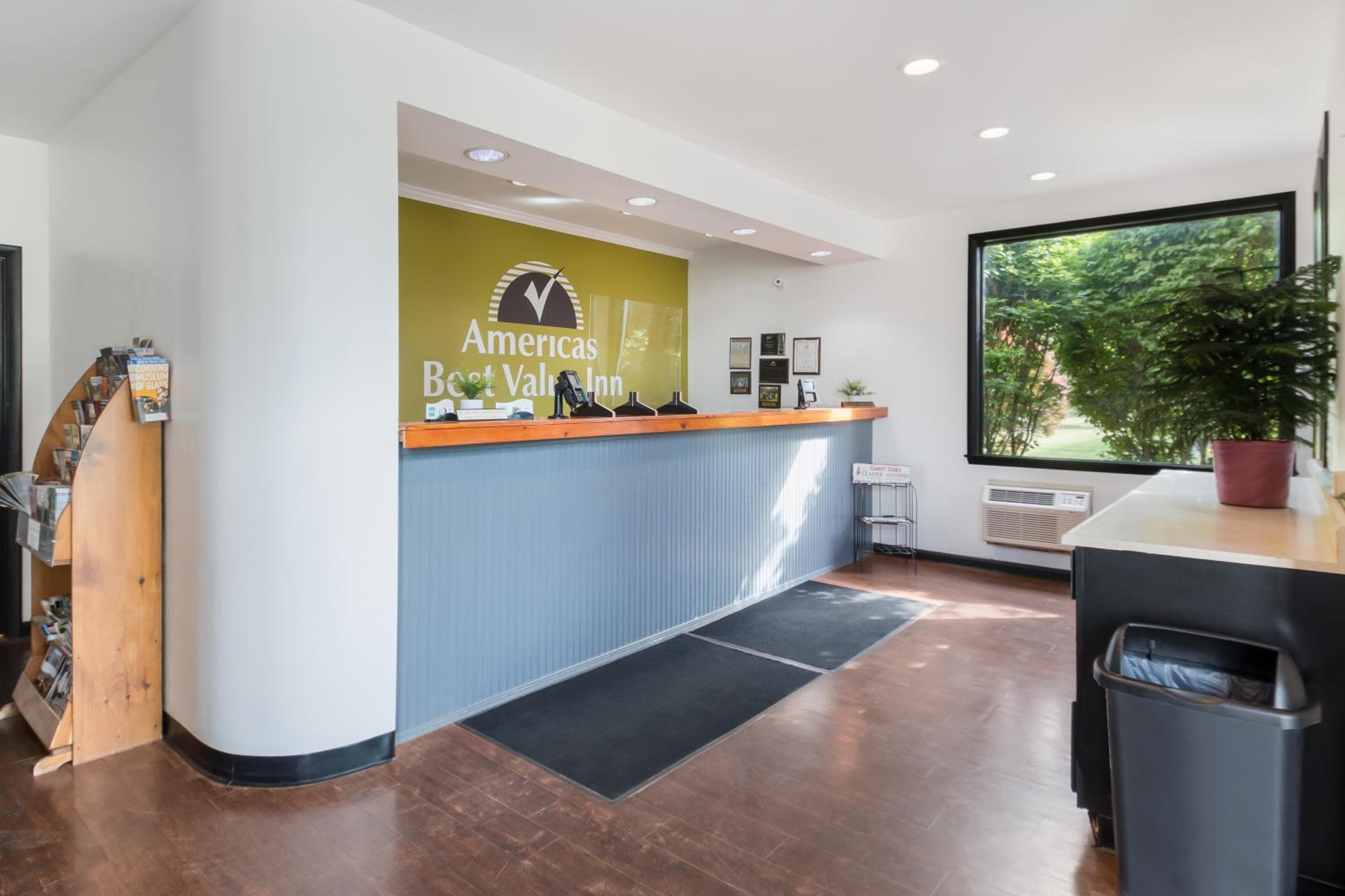 Americas Best Value Inn-Painted Post