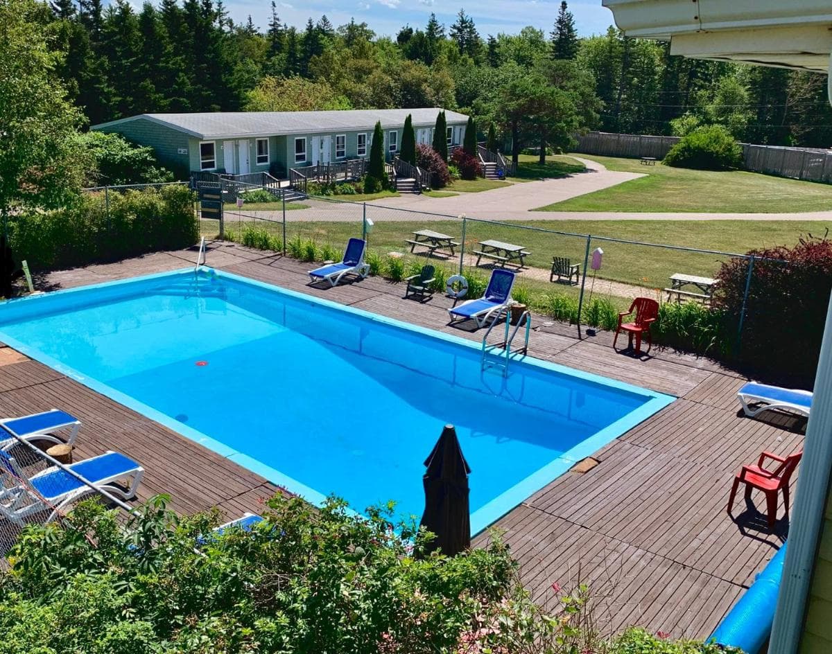 swimming pool