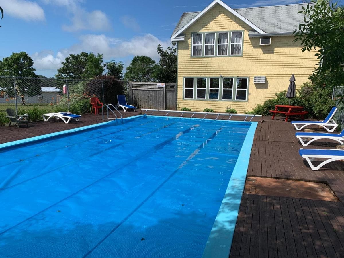 swimming pool