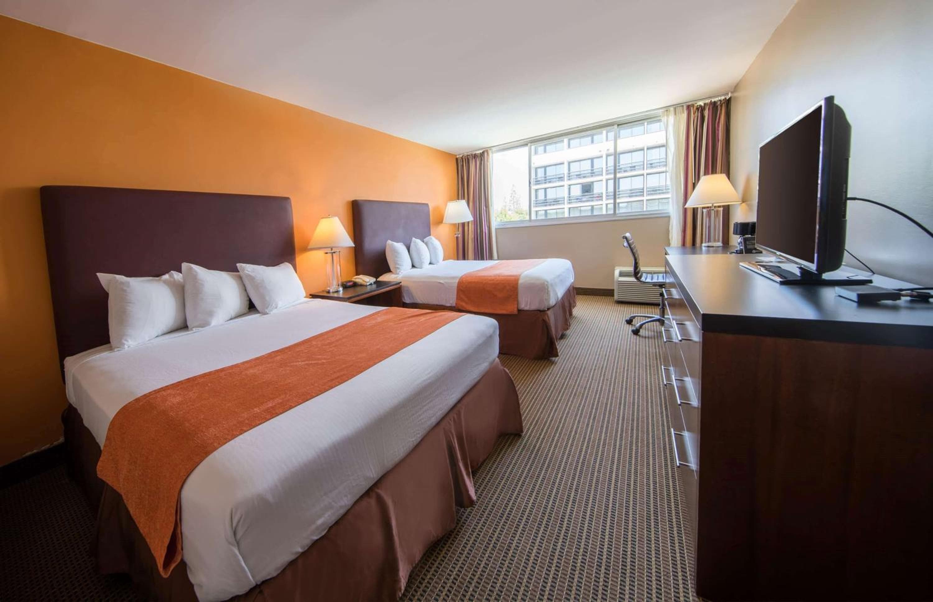 Howard Johnson by Wyndham Fullerton/Anaheim Conference Cntr