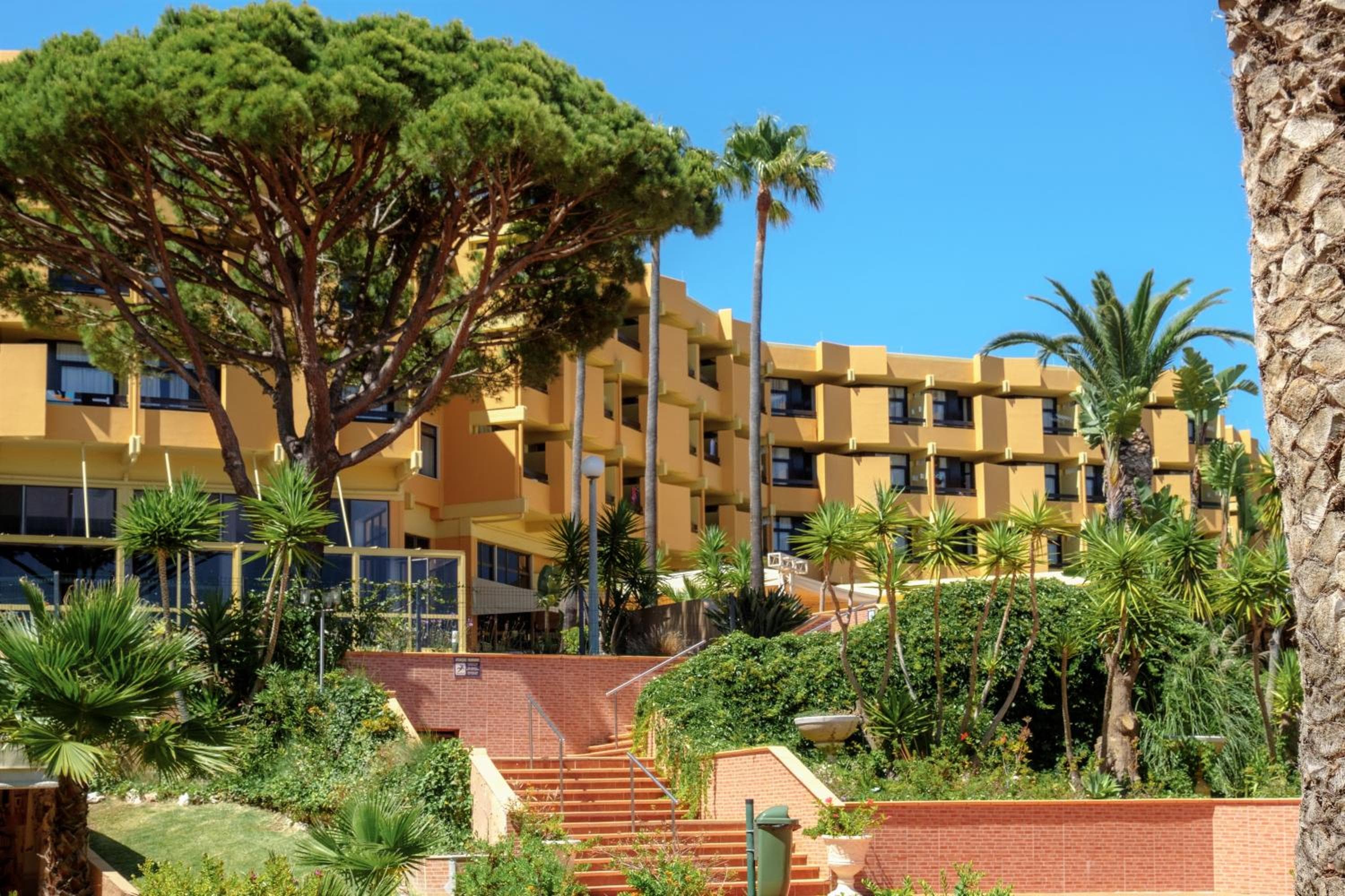 Auramar Beach Resort