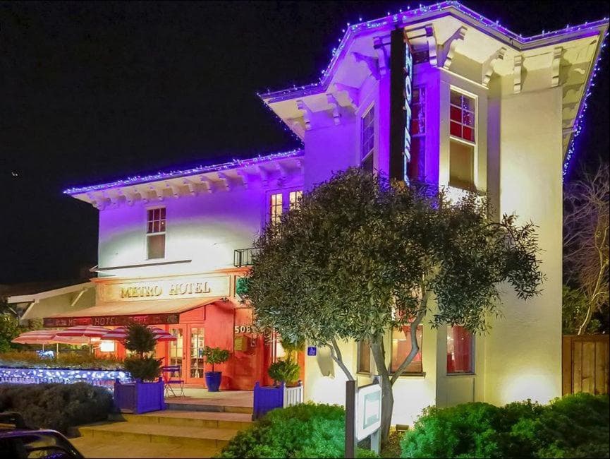 metro hotel and Cafe