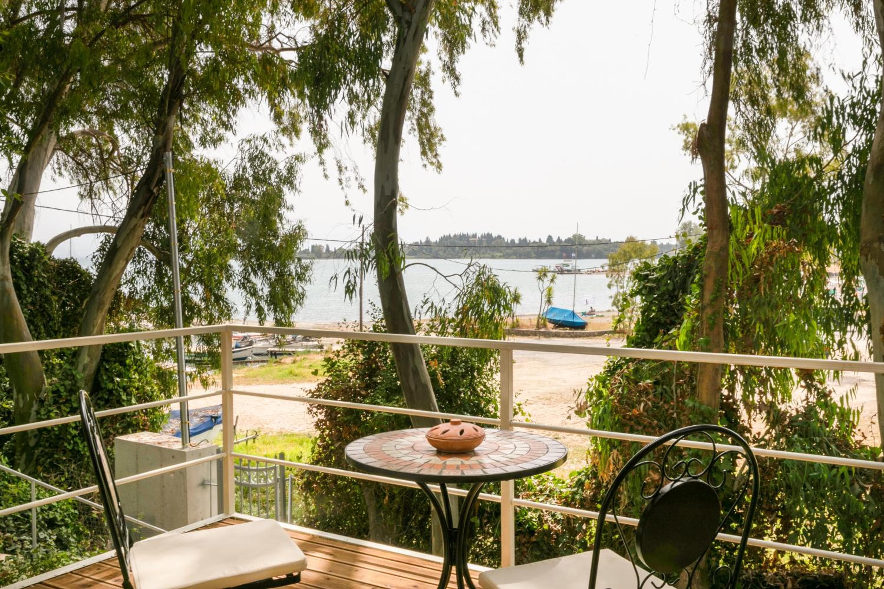 Marina Vista Luxury Studio suites Beach front
