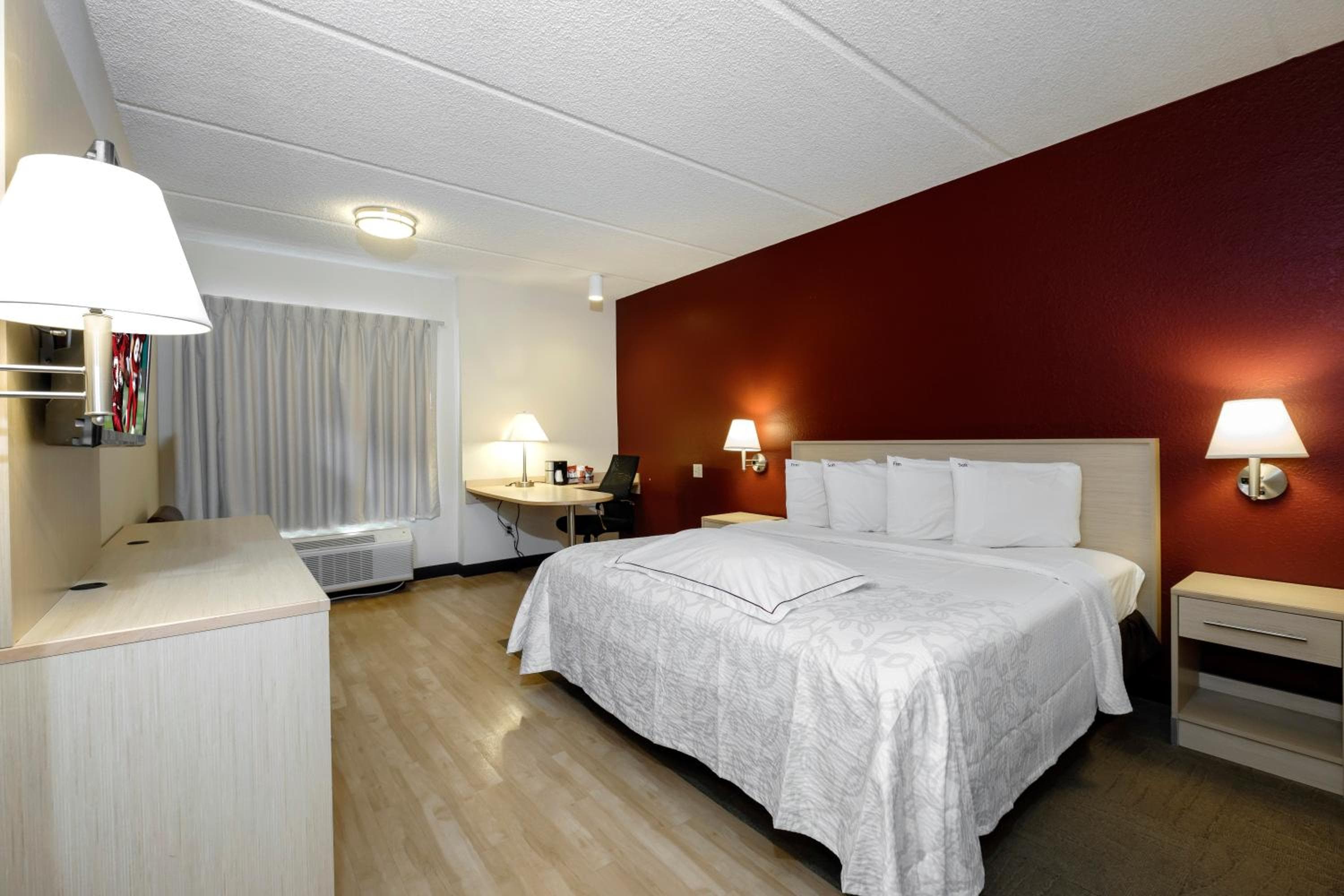 Red Roof Inn PLUS + Gainesville