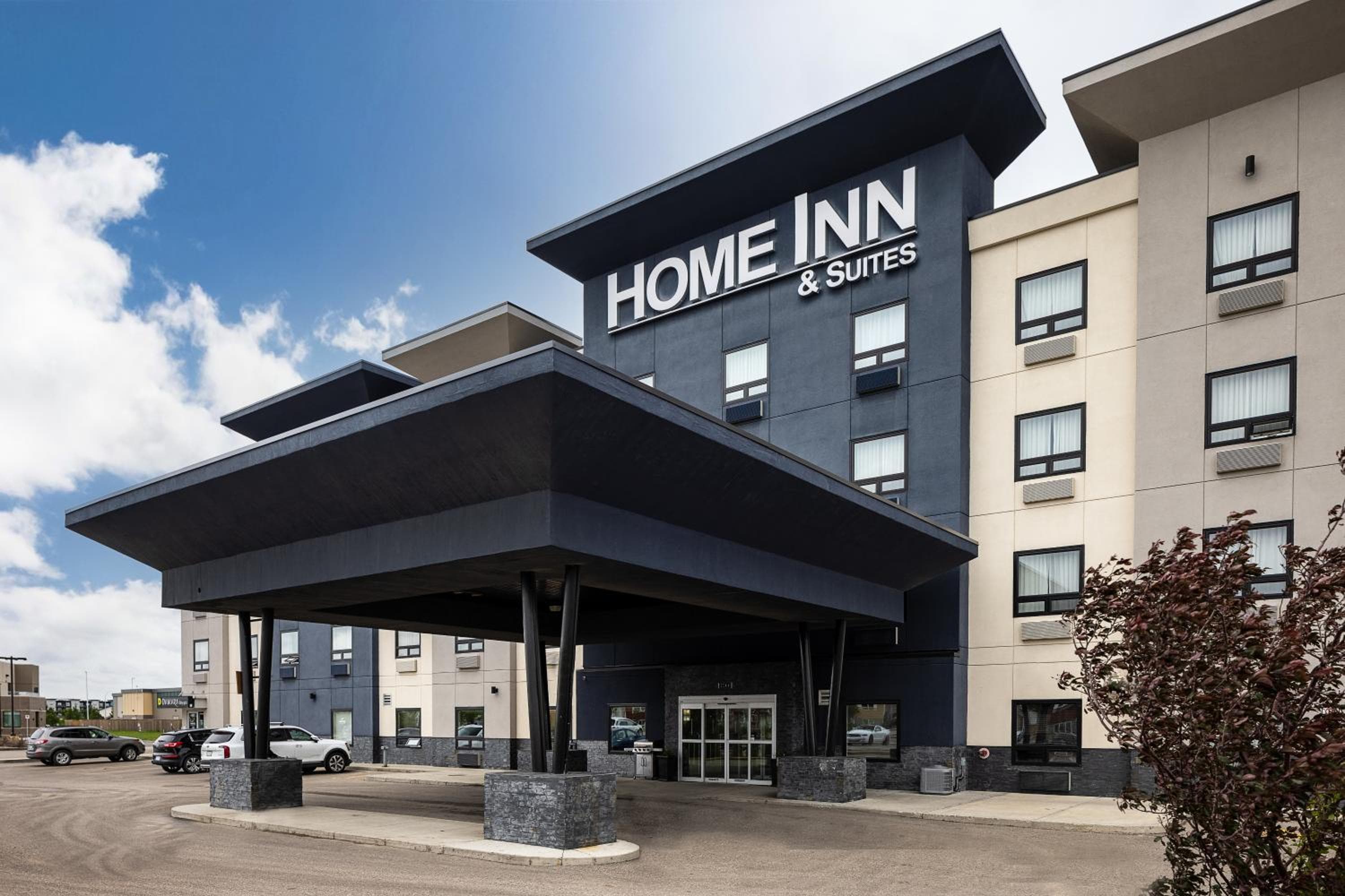 Home Inn & Suites Regina Airport