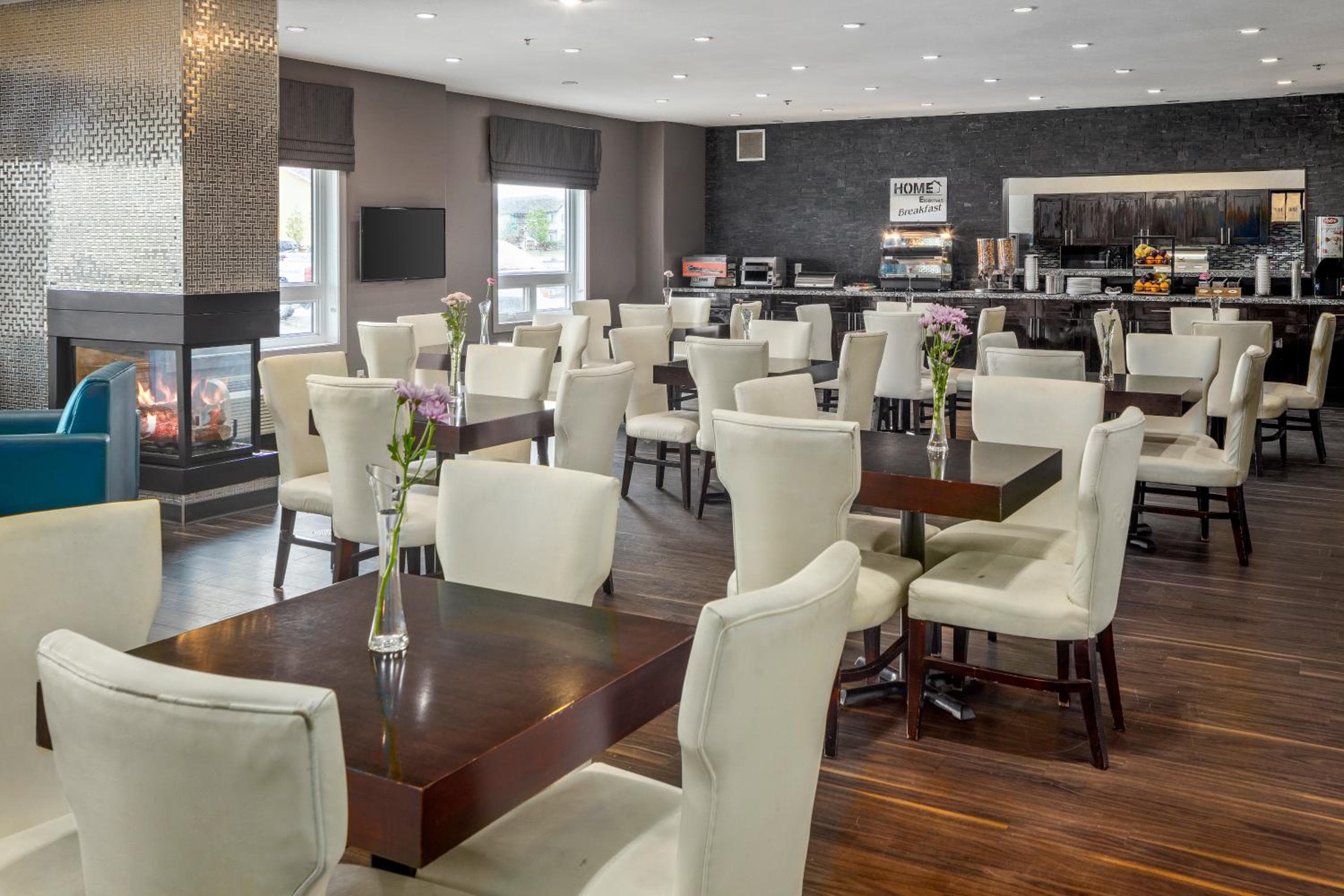 Home Inn & Suites Regina Airport
