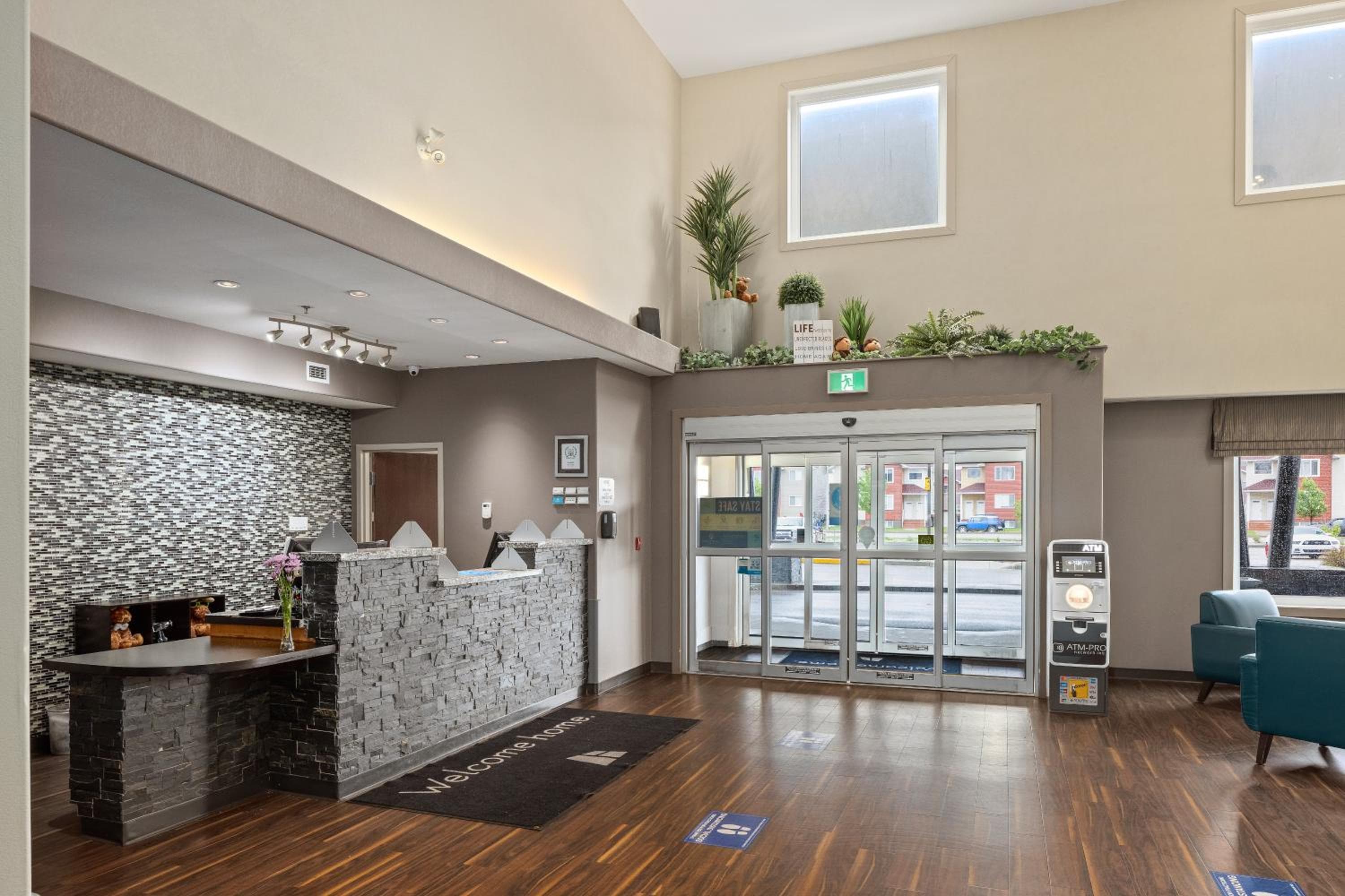 Home Inn & Suites Regina Airport