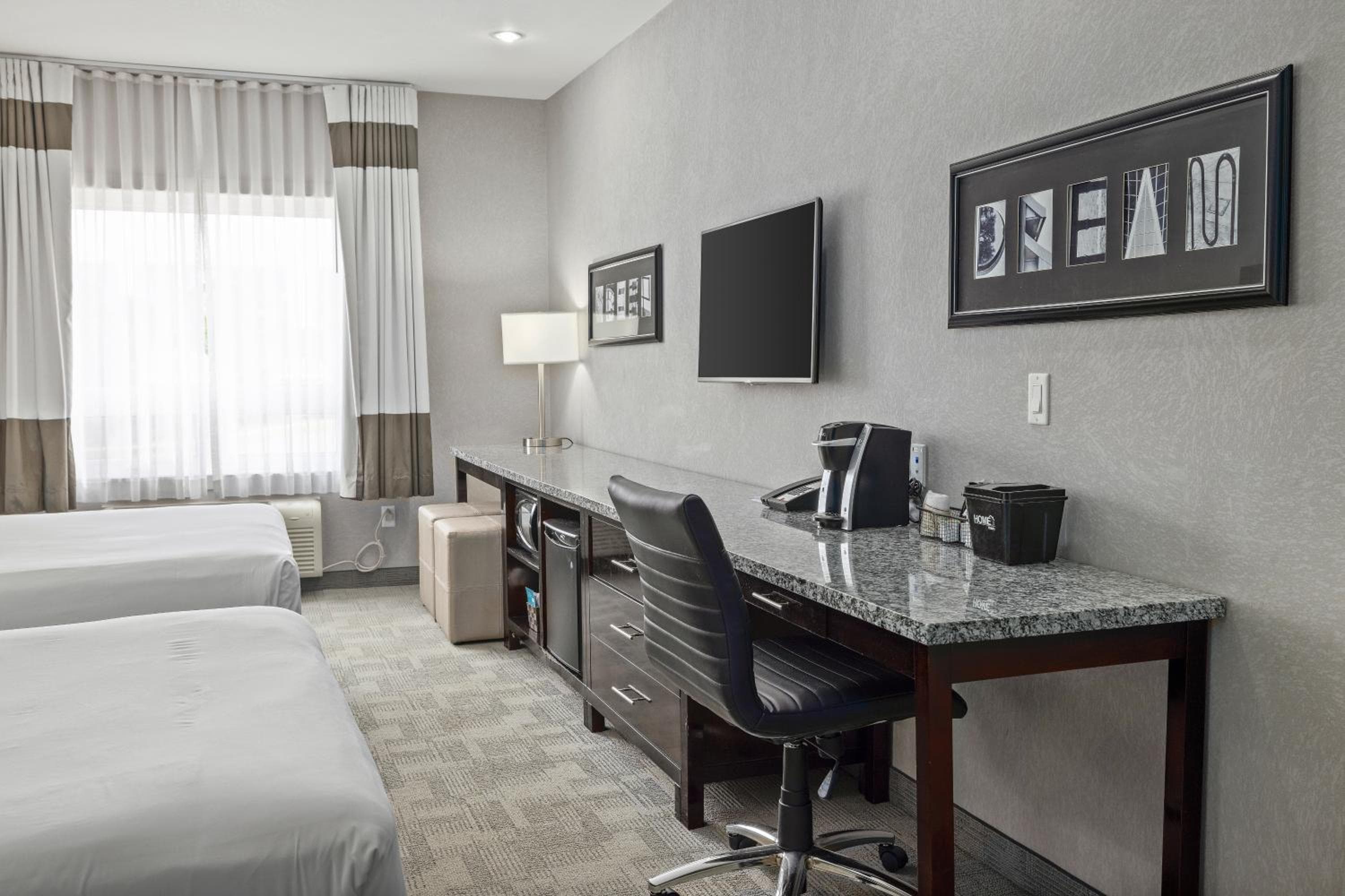Home Inn & Suites Regina Airport