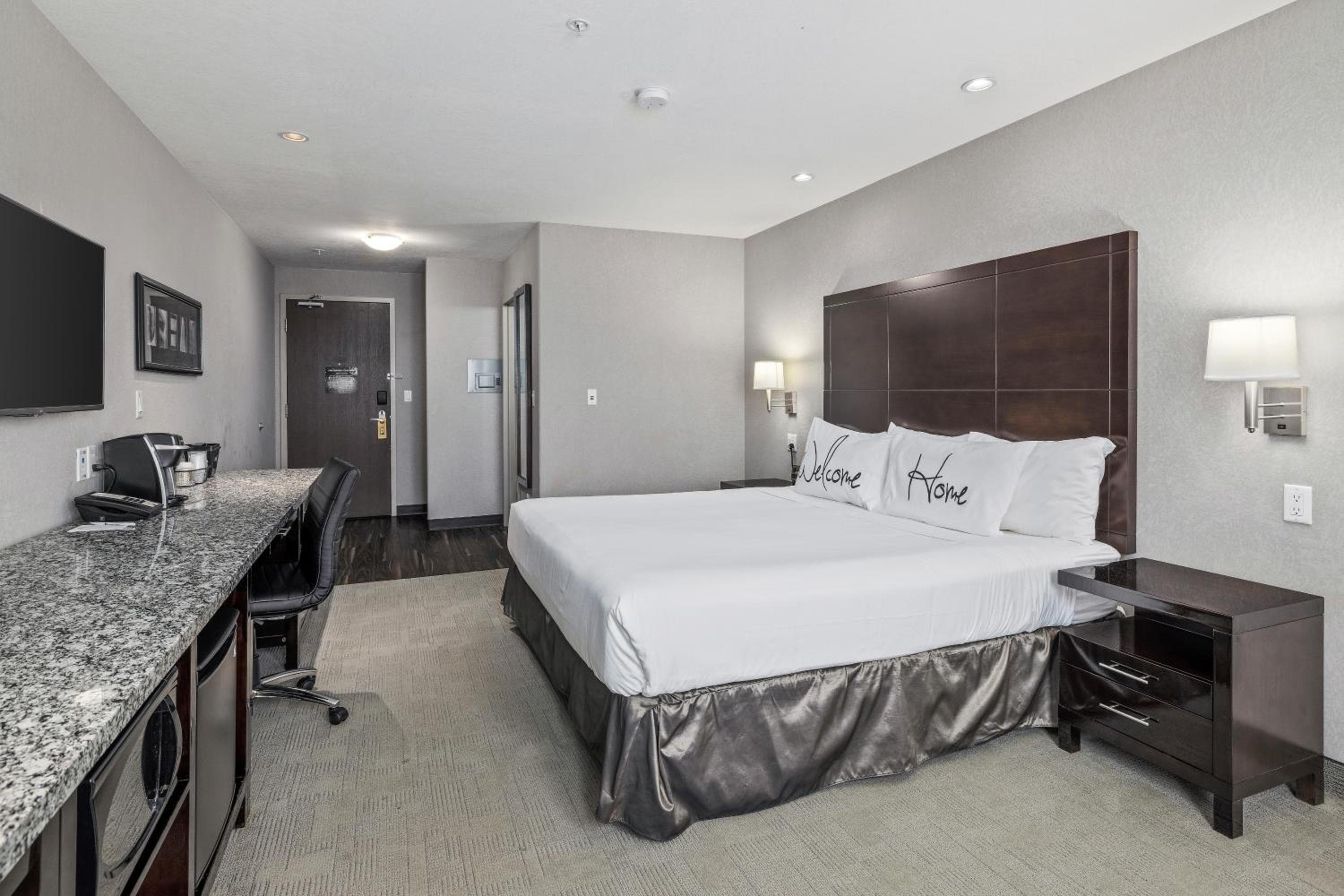 Home Inn & Suites Regina Airport