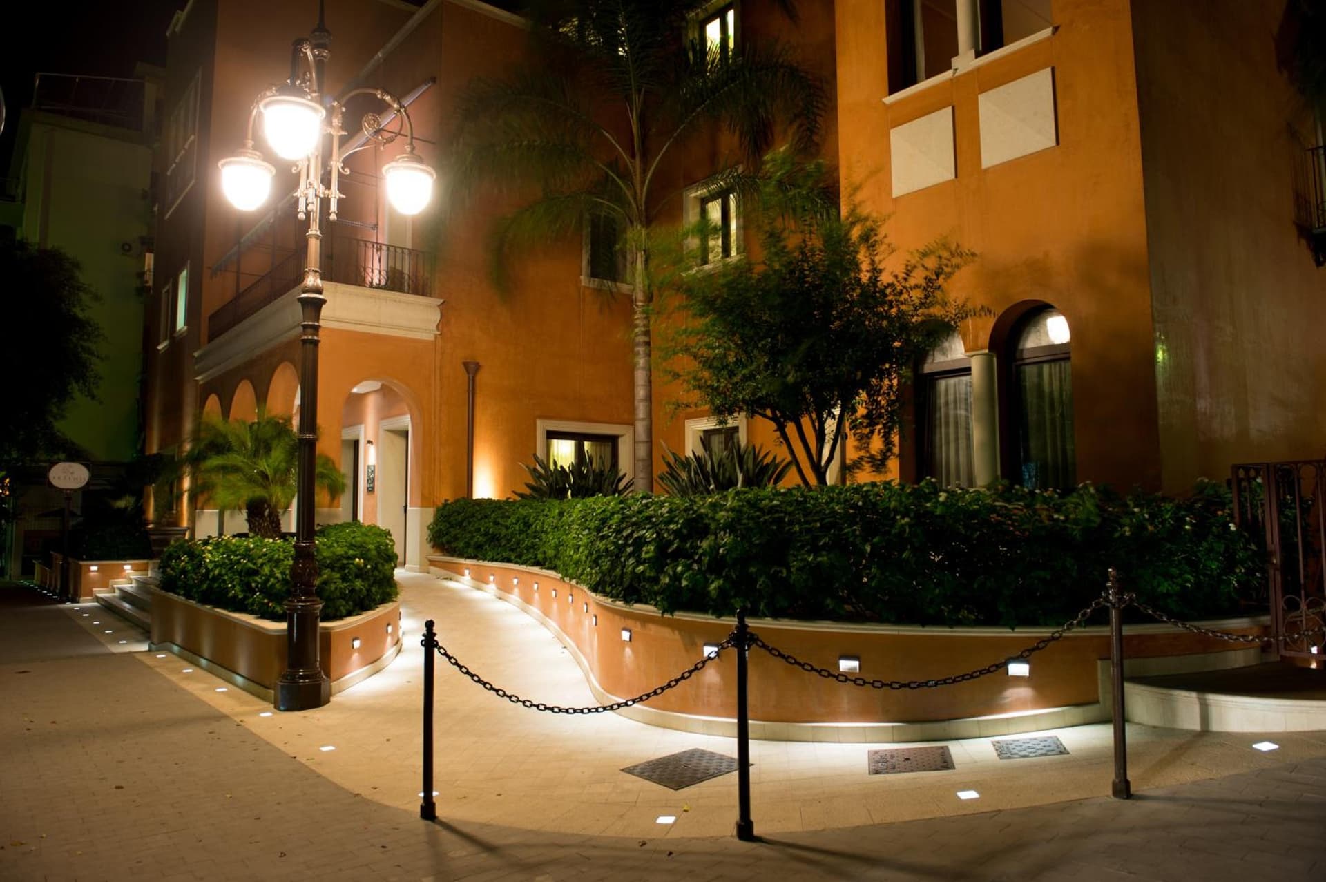 Artemis Hotel