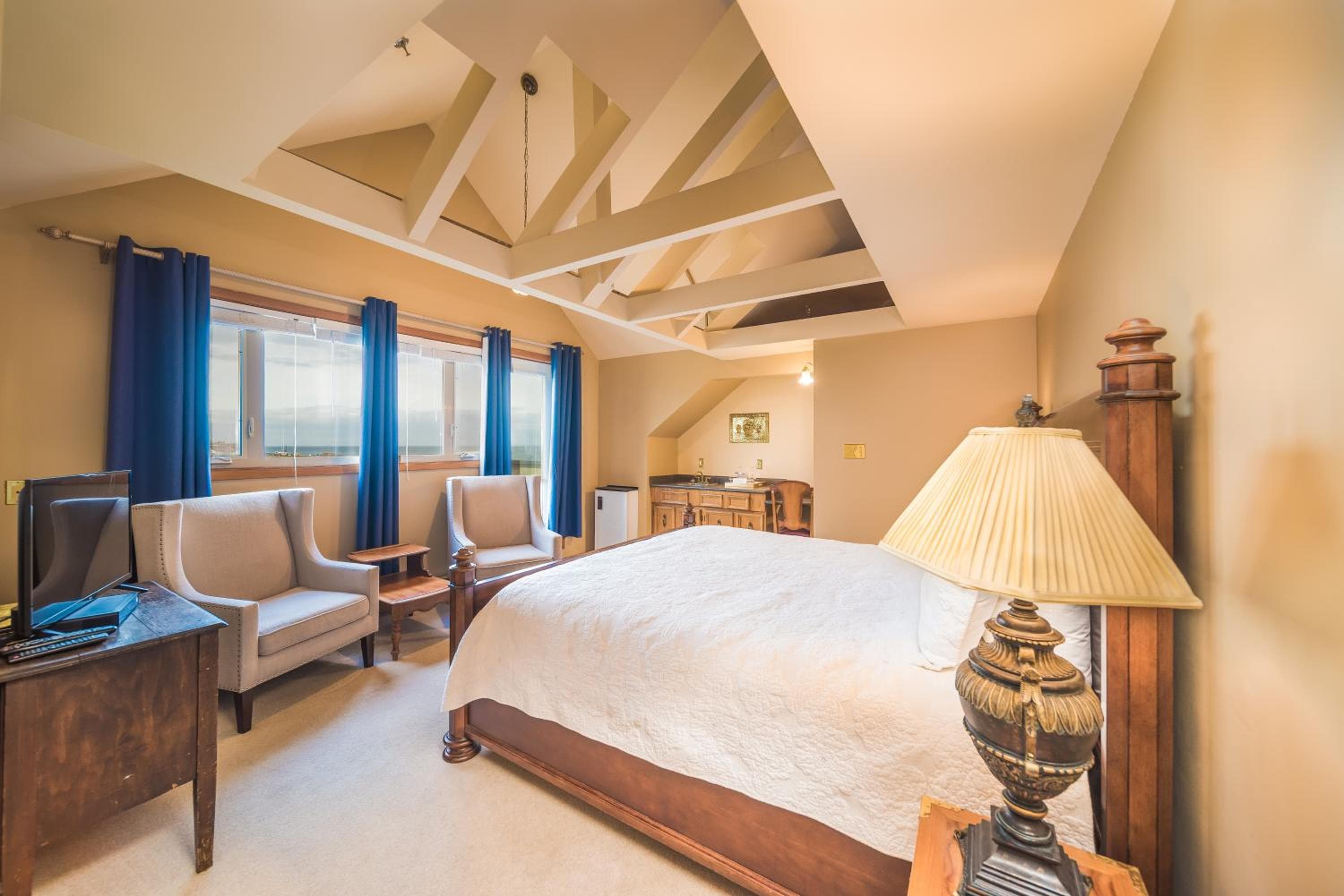 Dashwood Manor Seaside Bed & Breakfast