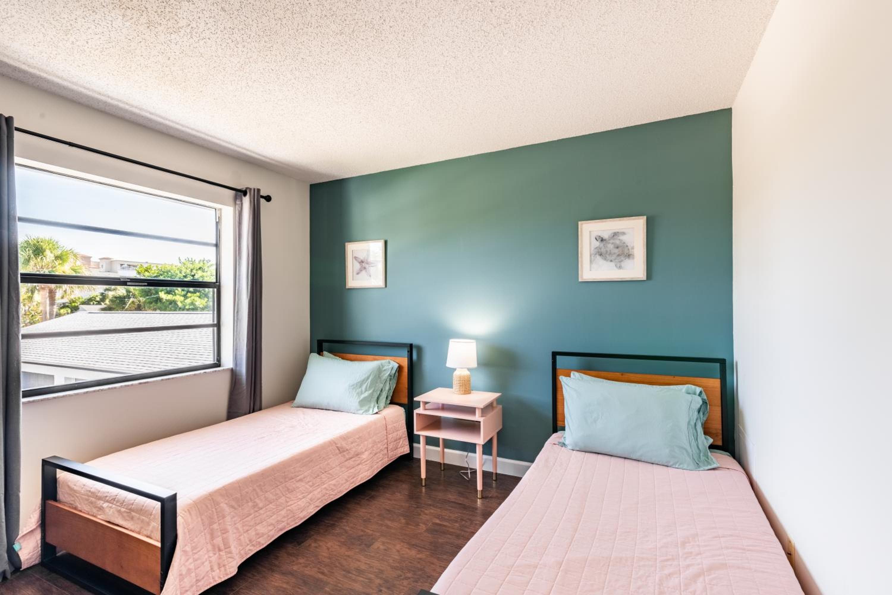 Amazing 2 Bedroom Townhouse near beach
