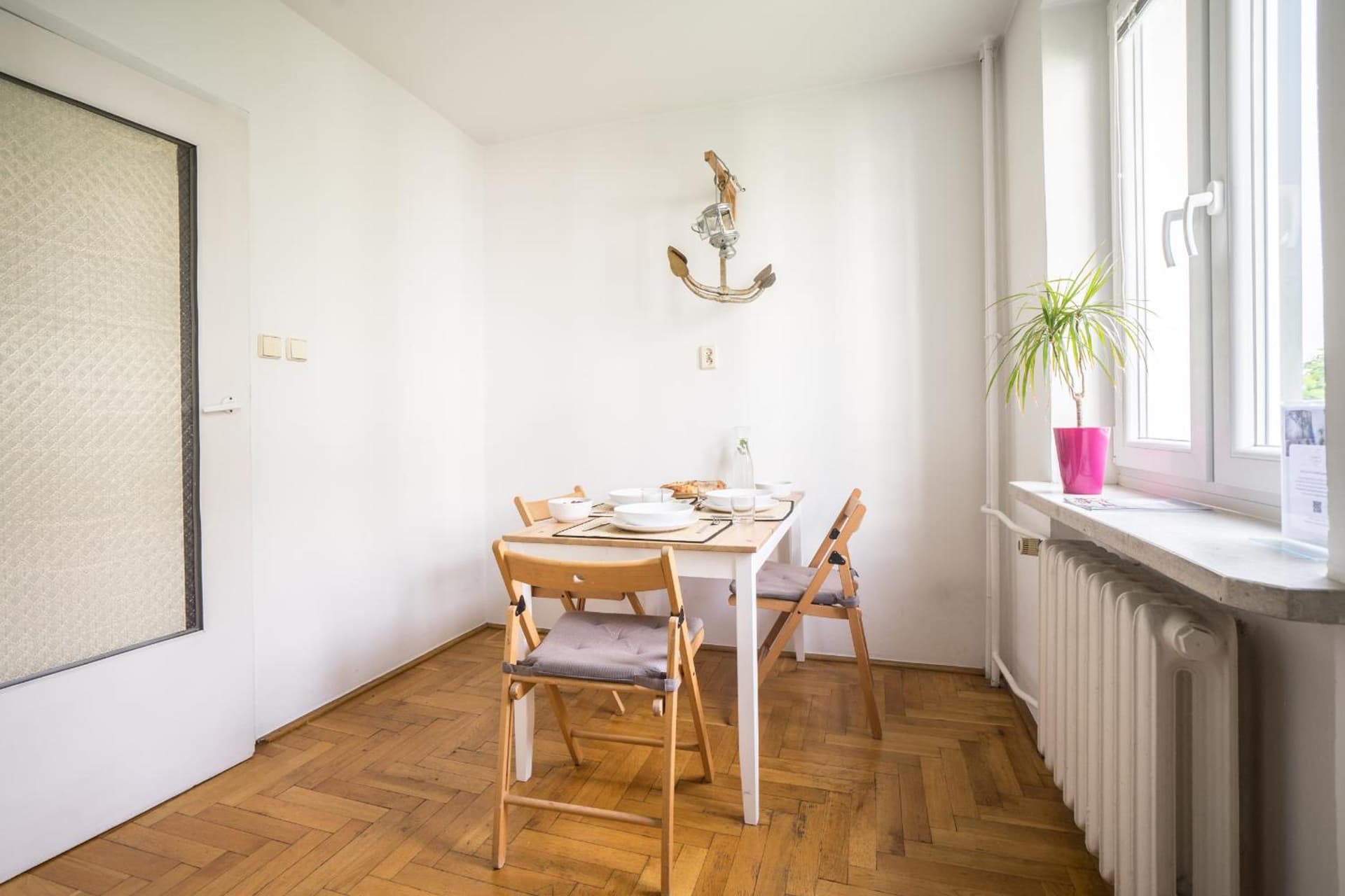 oompH Warsaw Central 3-bedroom Flat