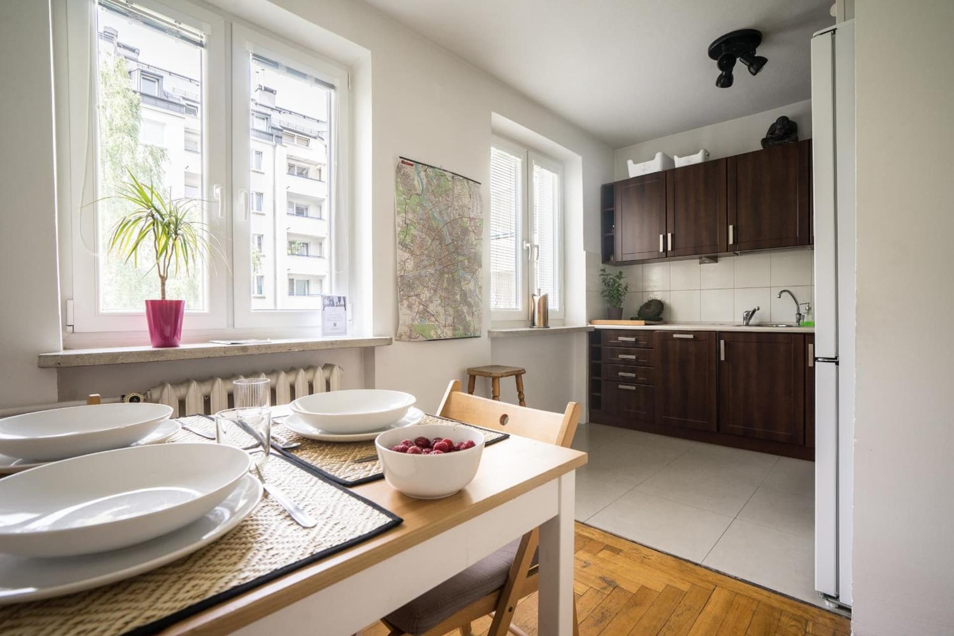 oompH Warsaw Central 3-bedroom Flat