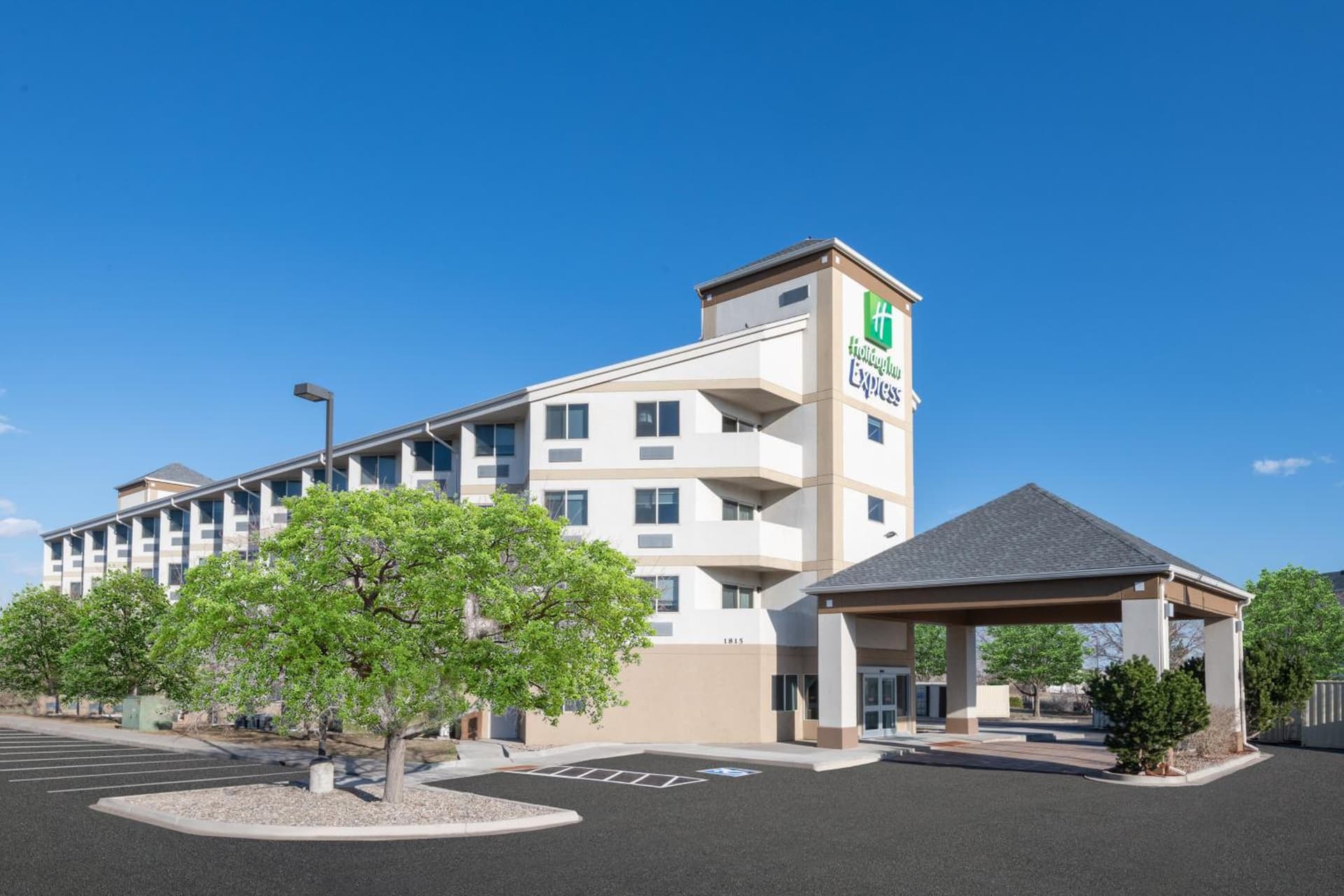 Holiday Inn Express & Suites Colorado Springs-Airport by IHG
