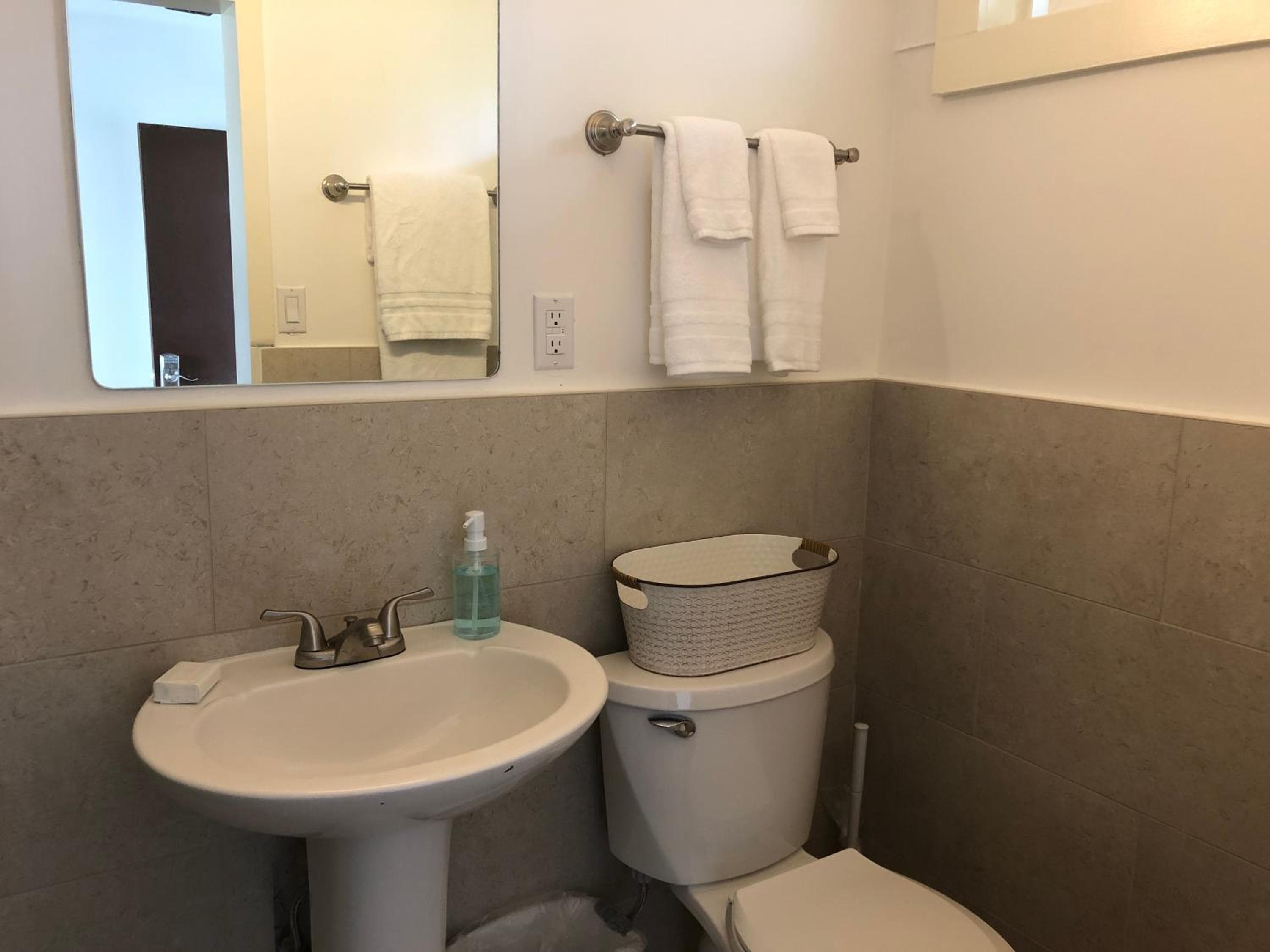 Kona Tiki Hotel - No Resort Fees