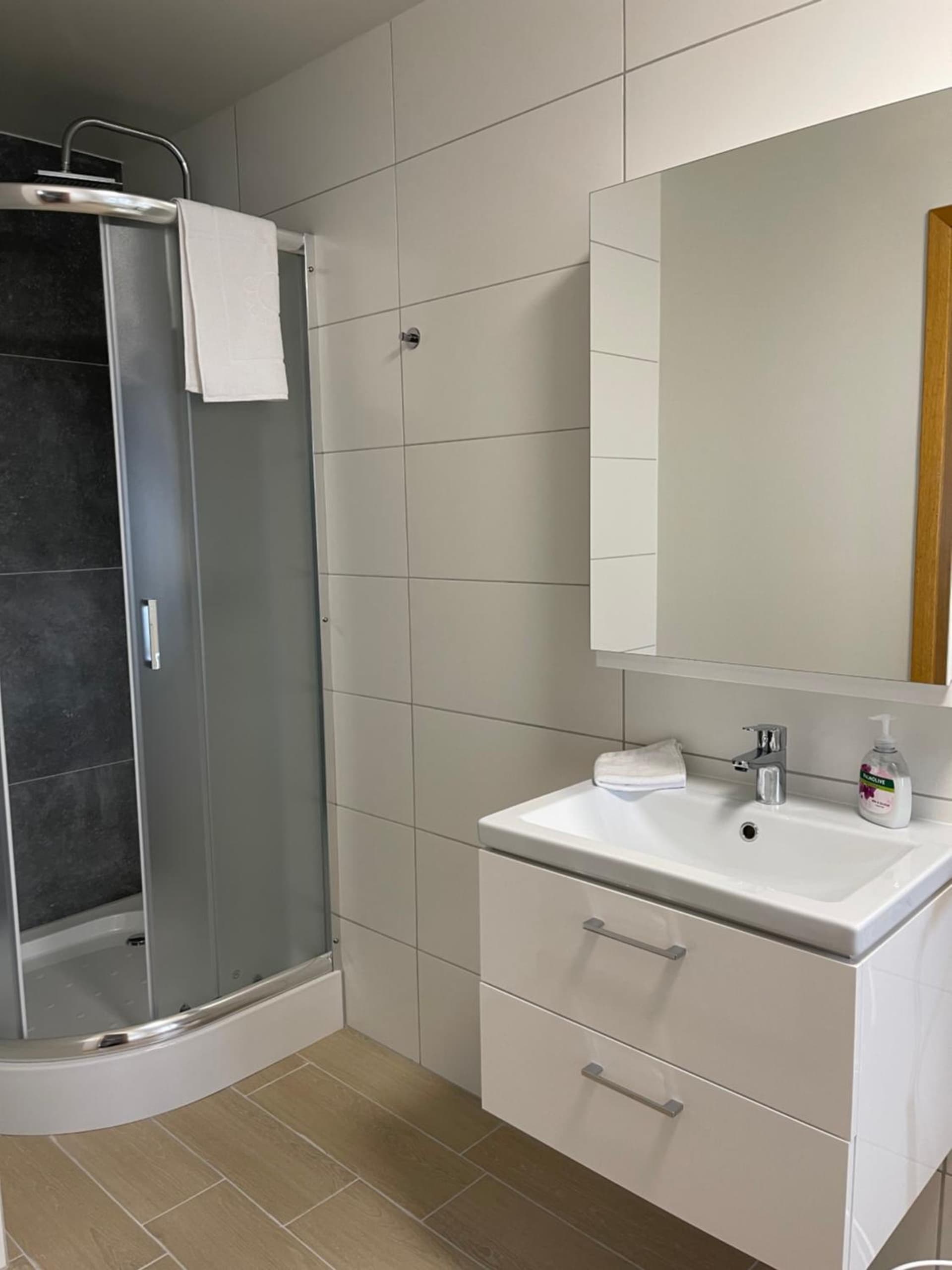 Helgrindur Guesthouse