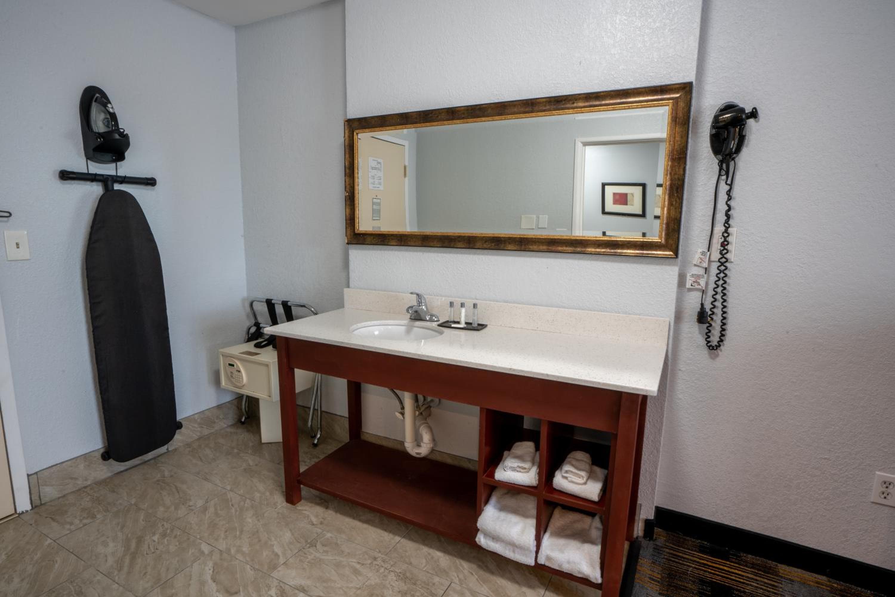 Hyannis Plaza Hotel