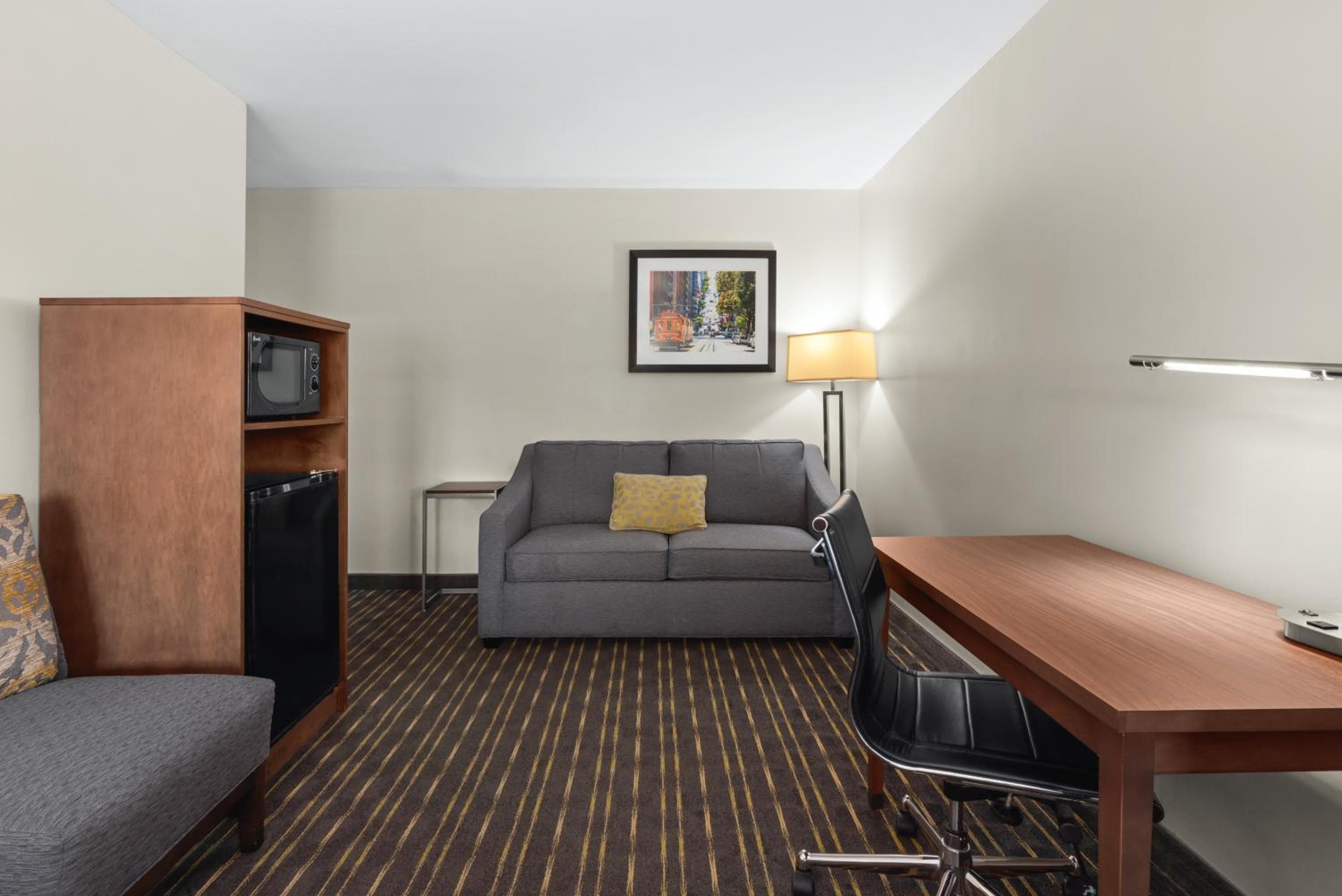 Hotel Aura SFO Airport FREE SHUTTLE