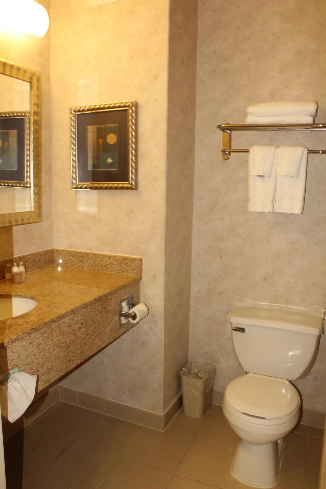 Marco LaGuardia Hotel & Suites