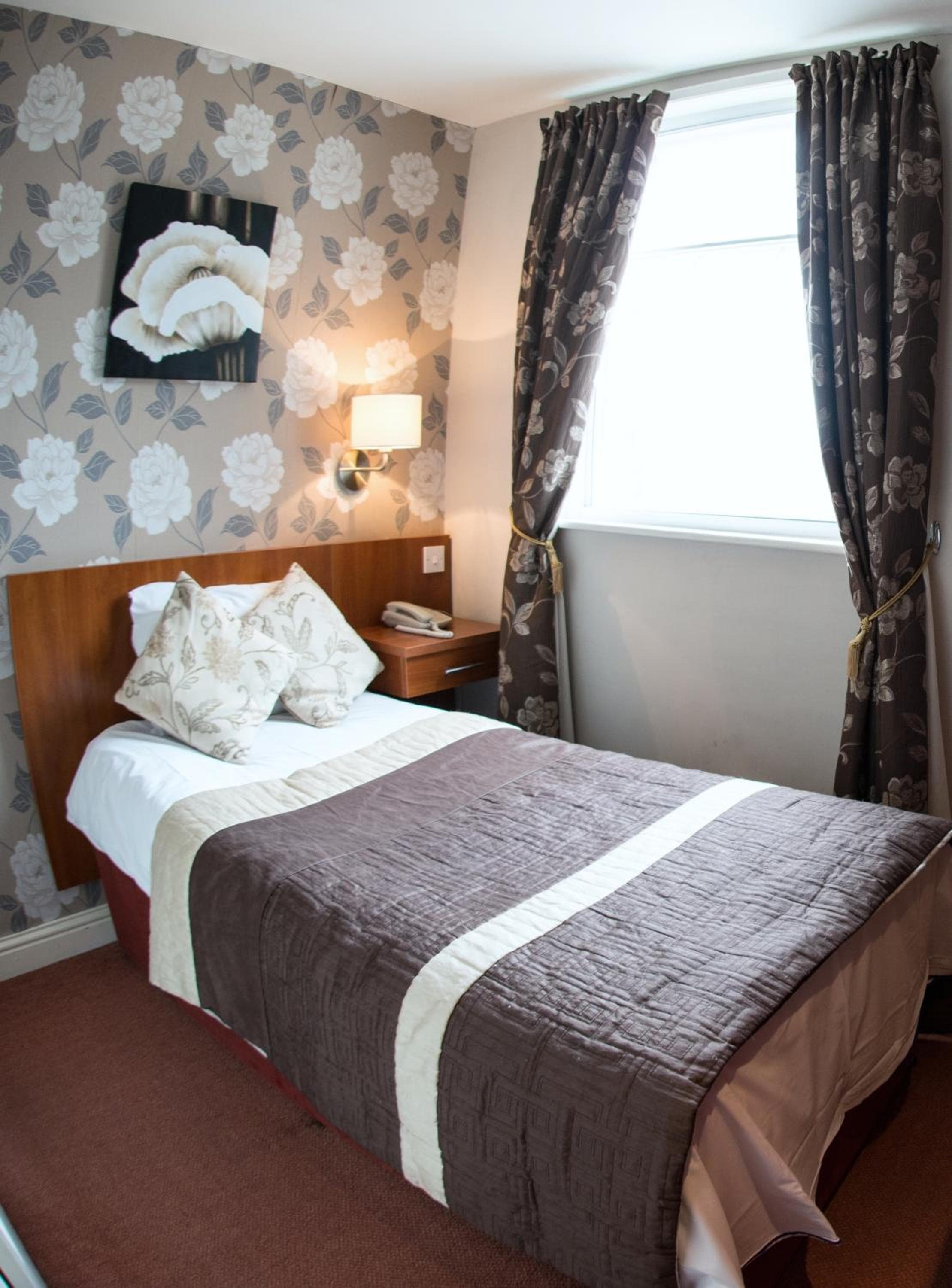 Thomas James Hotel