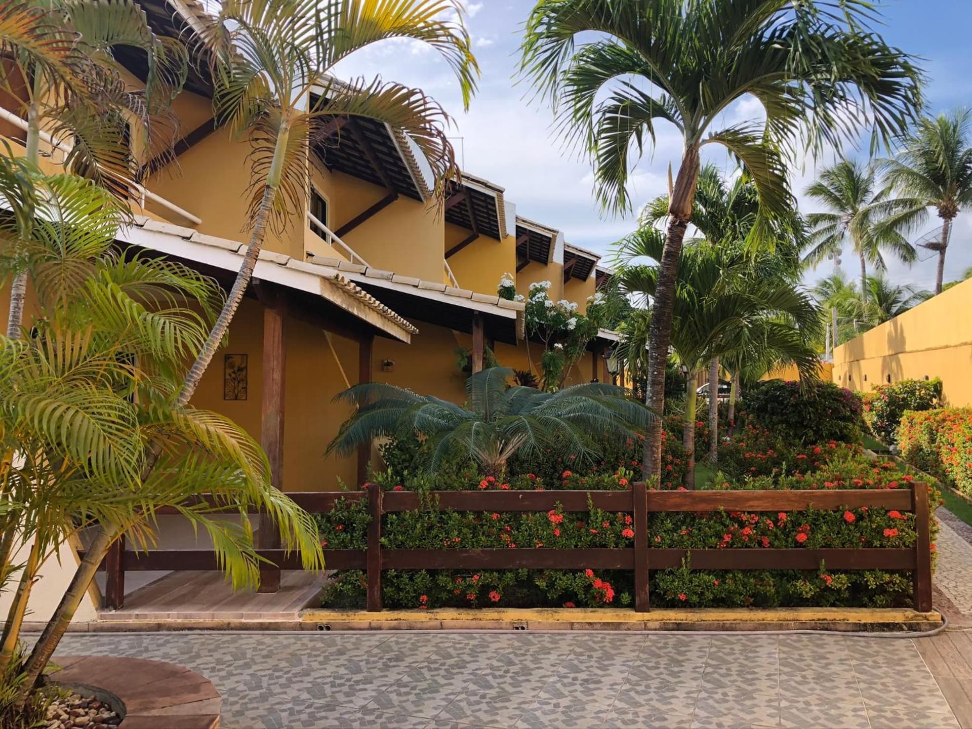 Guarajuba - BA - Confortável casa com 3 quartos, 2 suites
