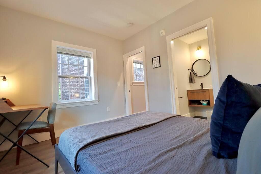 The Old Town Suite at Prince Street Inn
