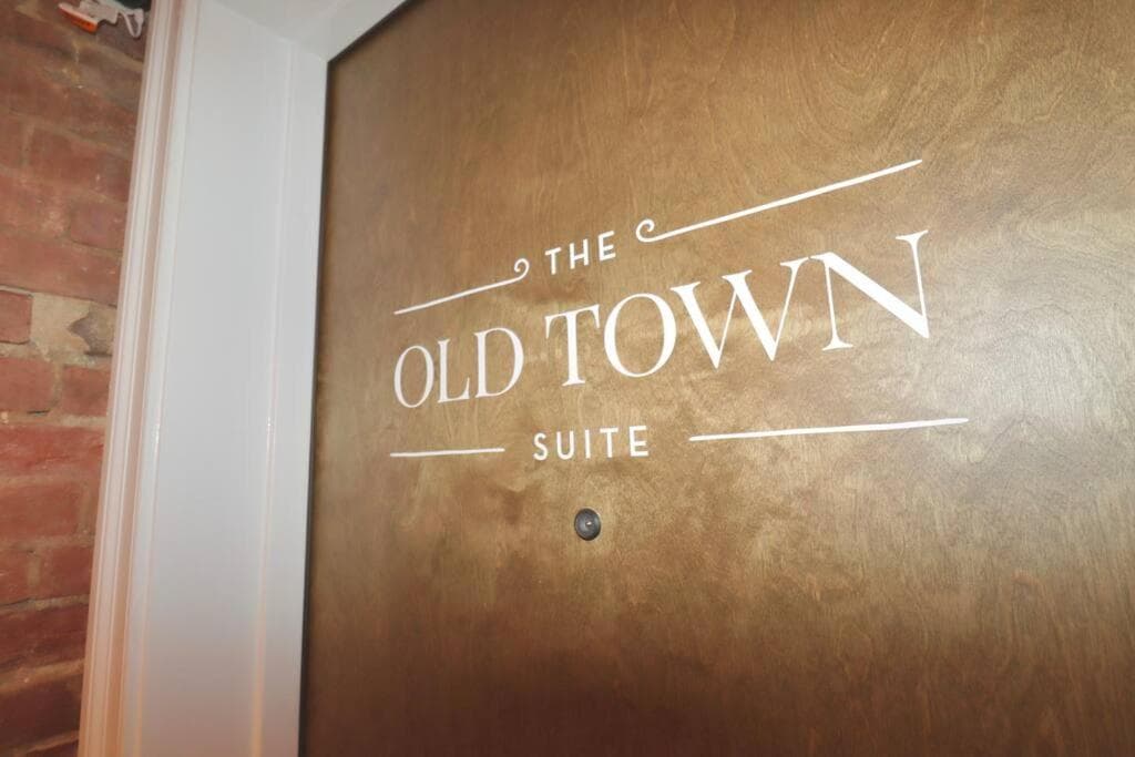 The Old Town Suite at Prince Street Inn