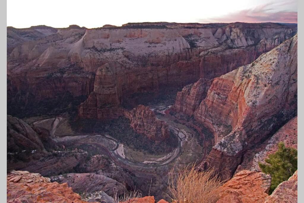 Live Simply Cabin, Walking distance to East Zion trails