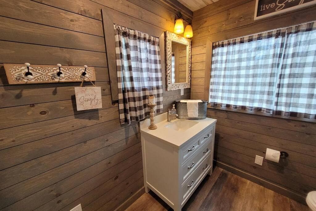 Live Simply Cabin, Walking distance to East Zion trails
