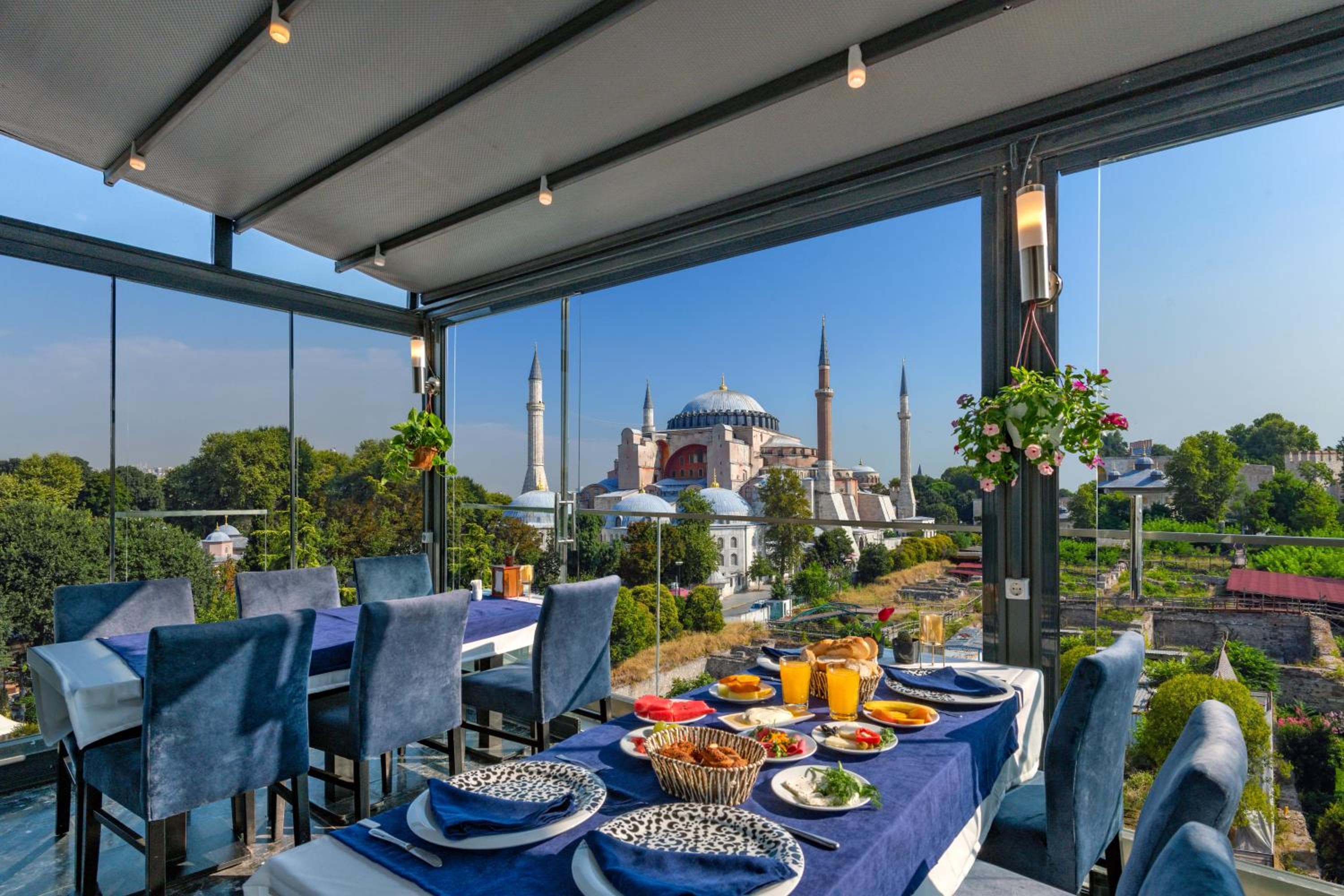 Aristocrat Hotel