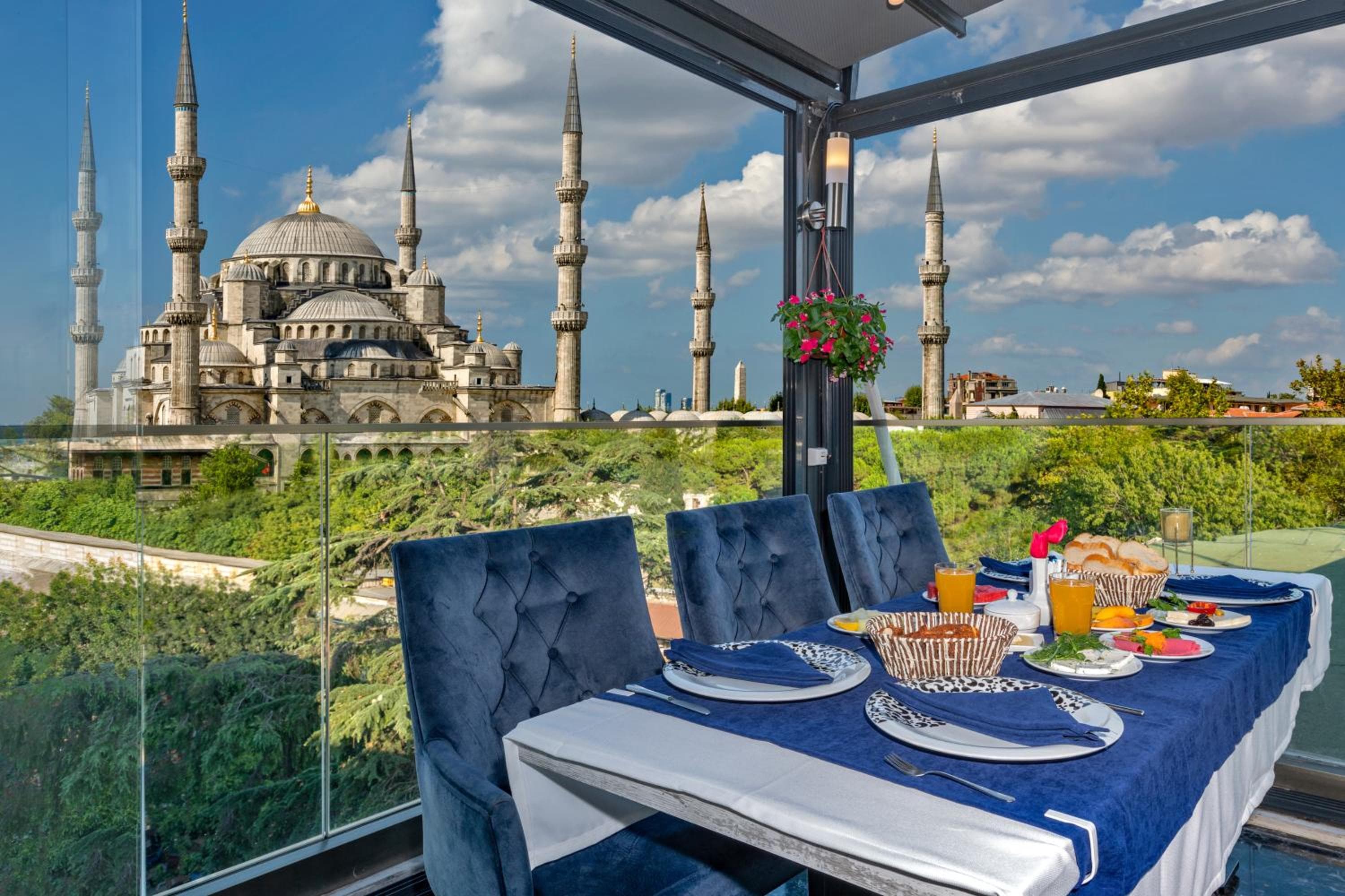 Aristocrat Hotel