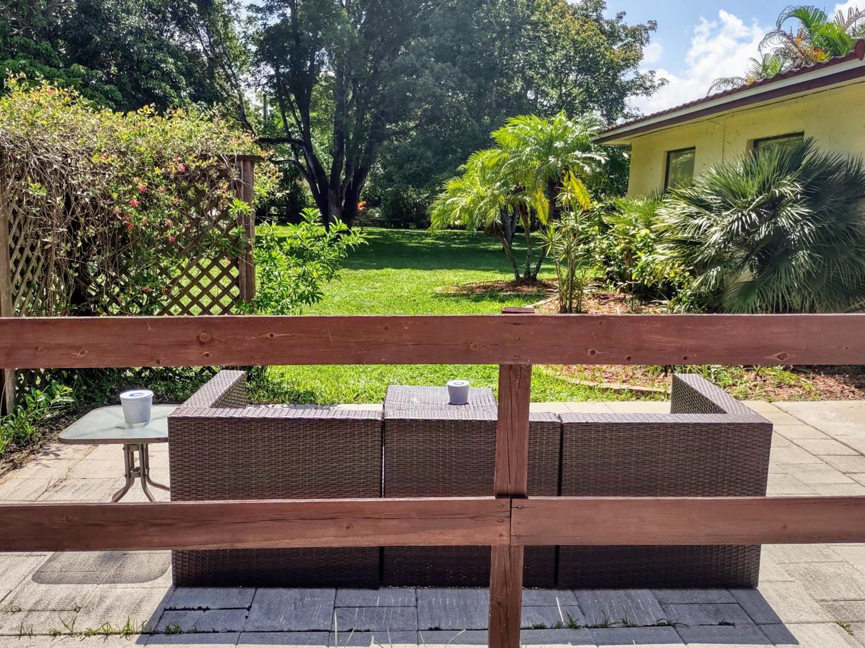 Sunshine Acre 2B 2B King Master Suite, BIG Yard