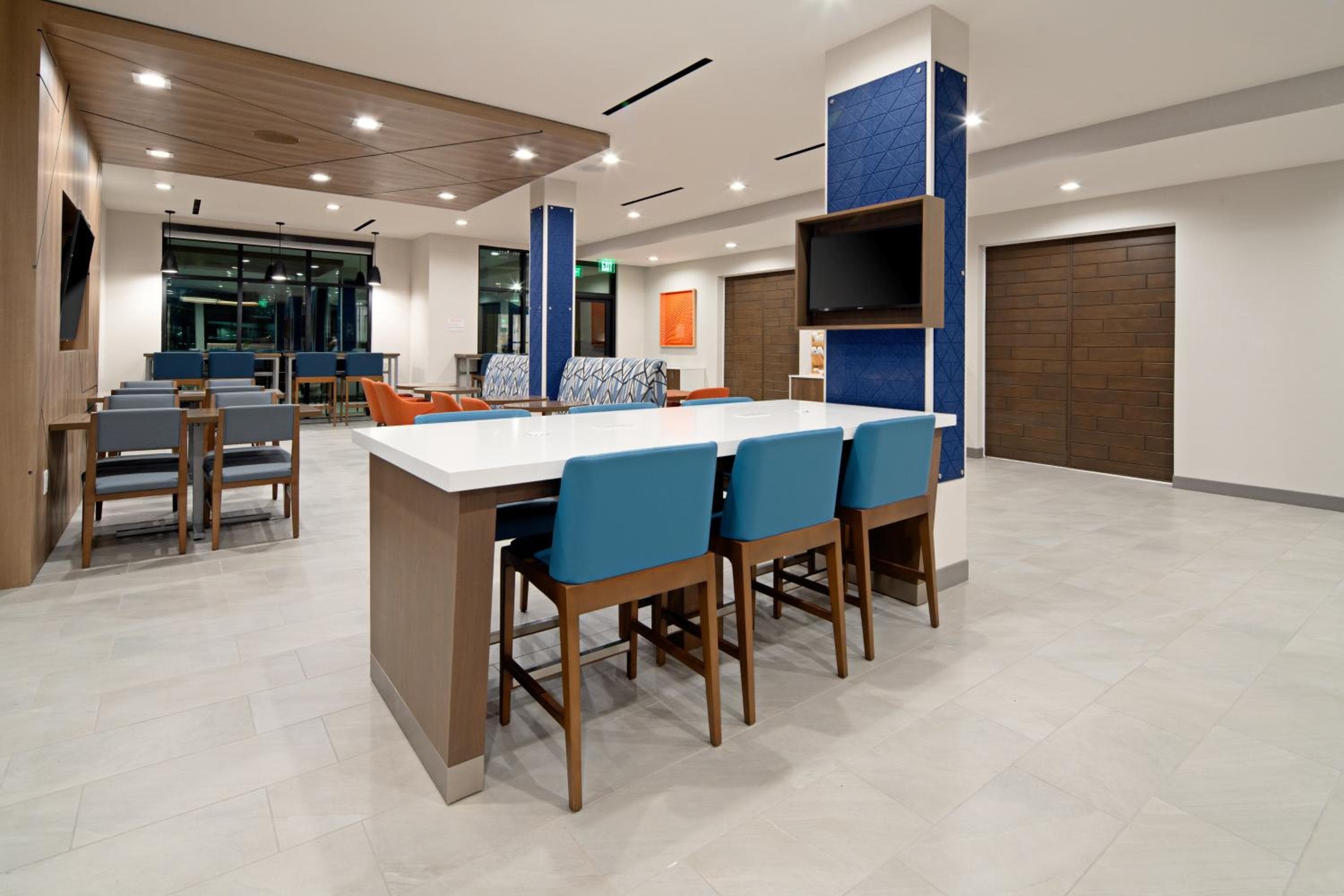 Holiday Inn Express & Suites - Valencia - Santa Clarita by IHG