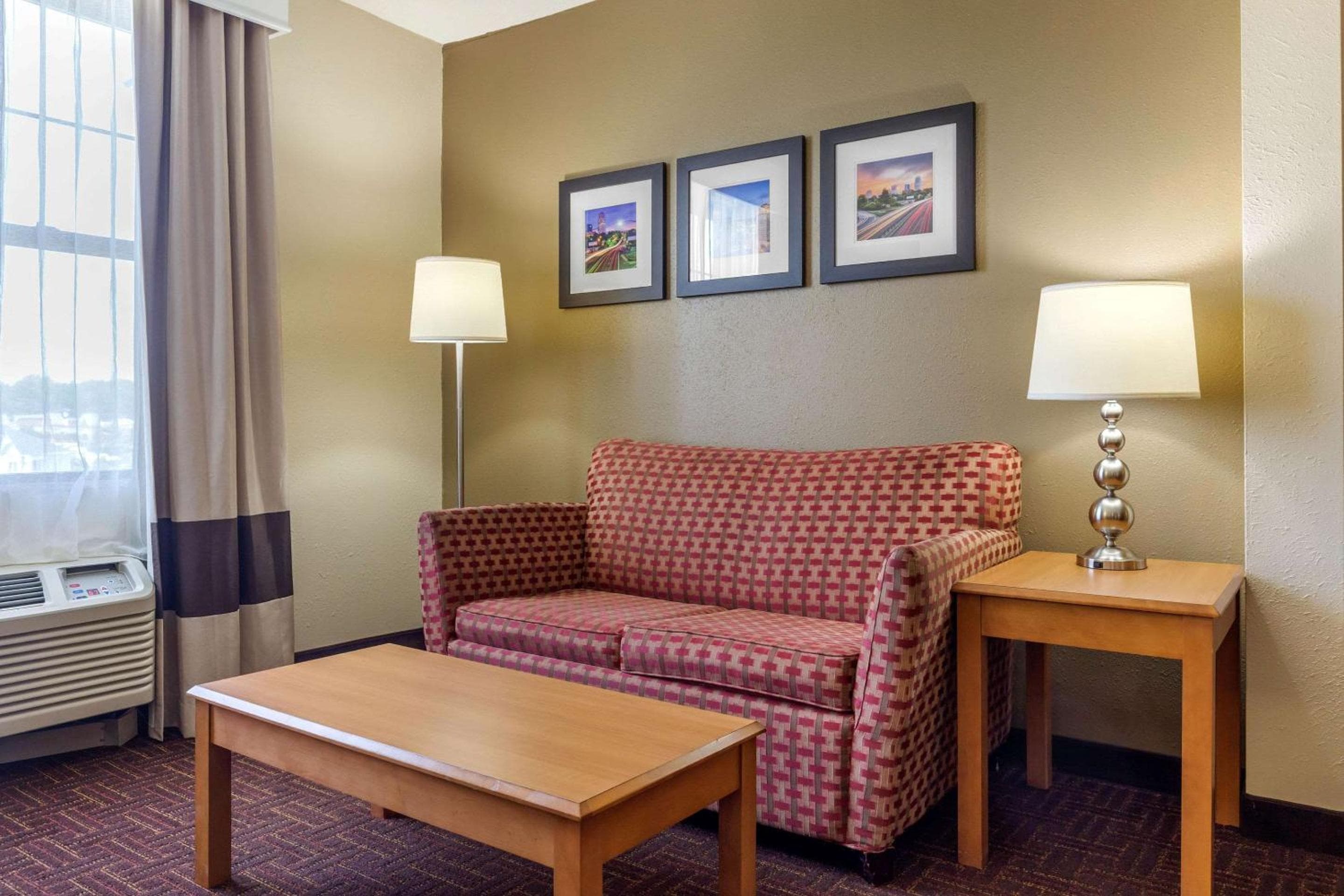 Comfort Suites Hanes Mall