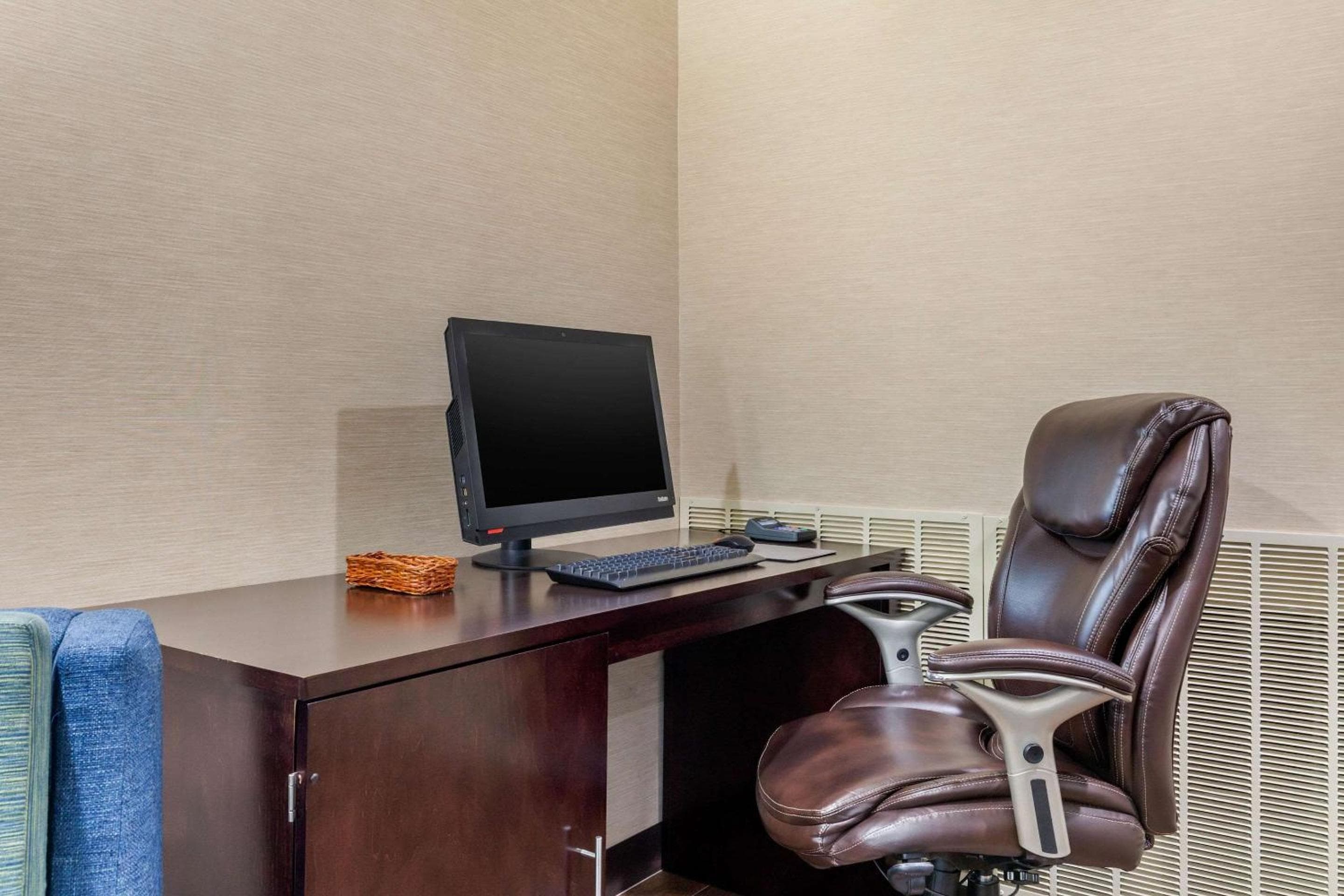 Comfort Suites Hanes Mall