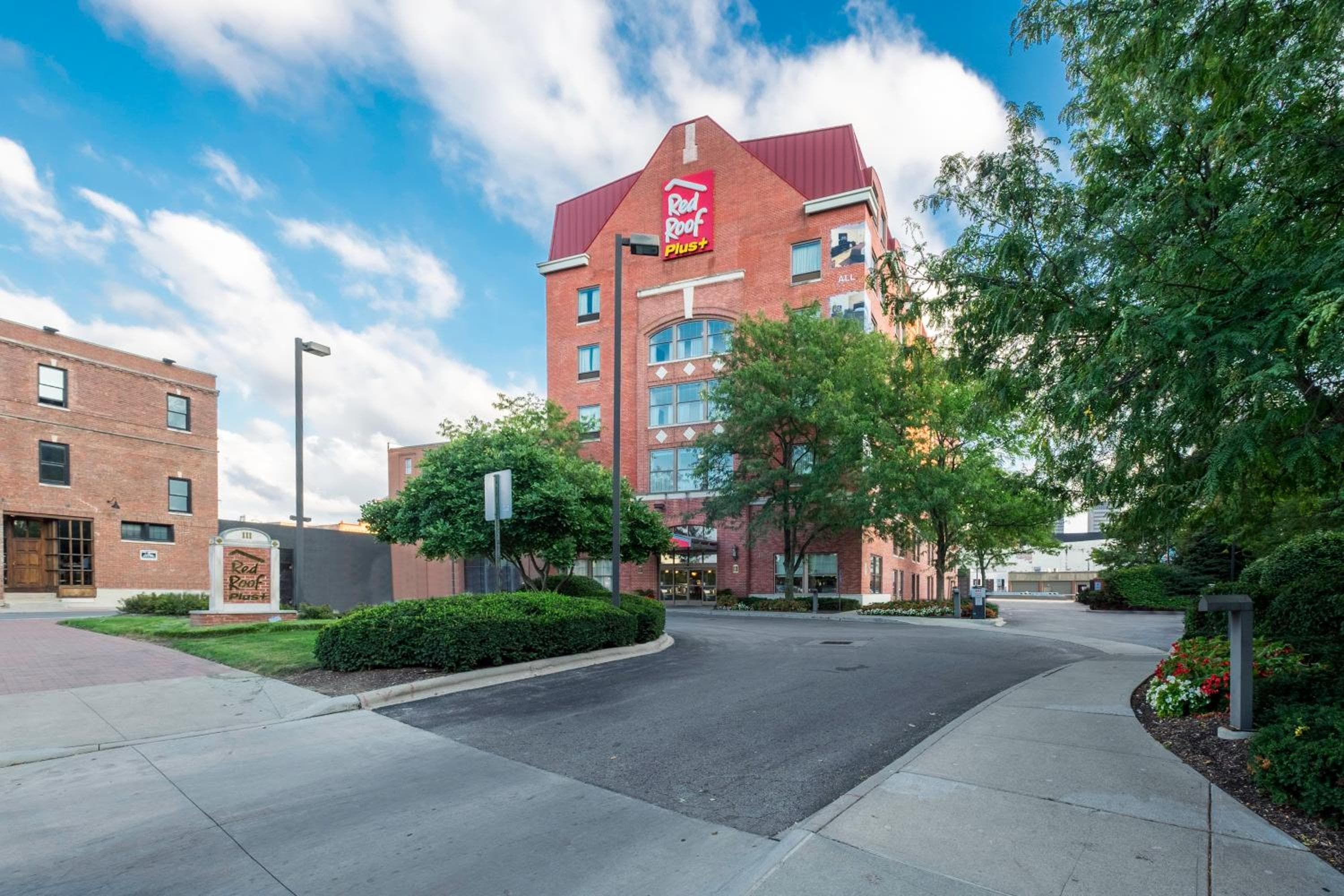 Red Roof Inn PLUS+ Columbus Downtown - Convention Center