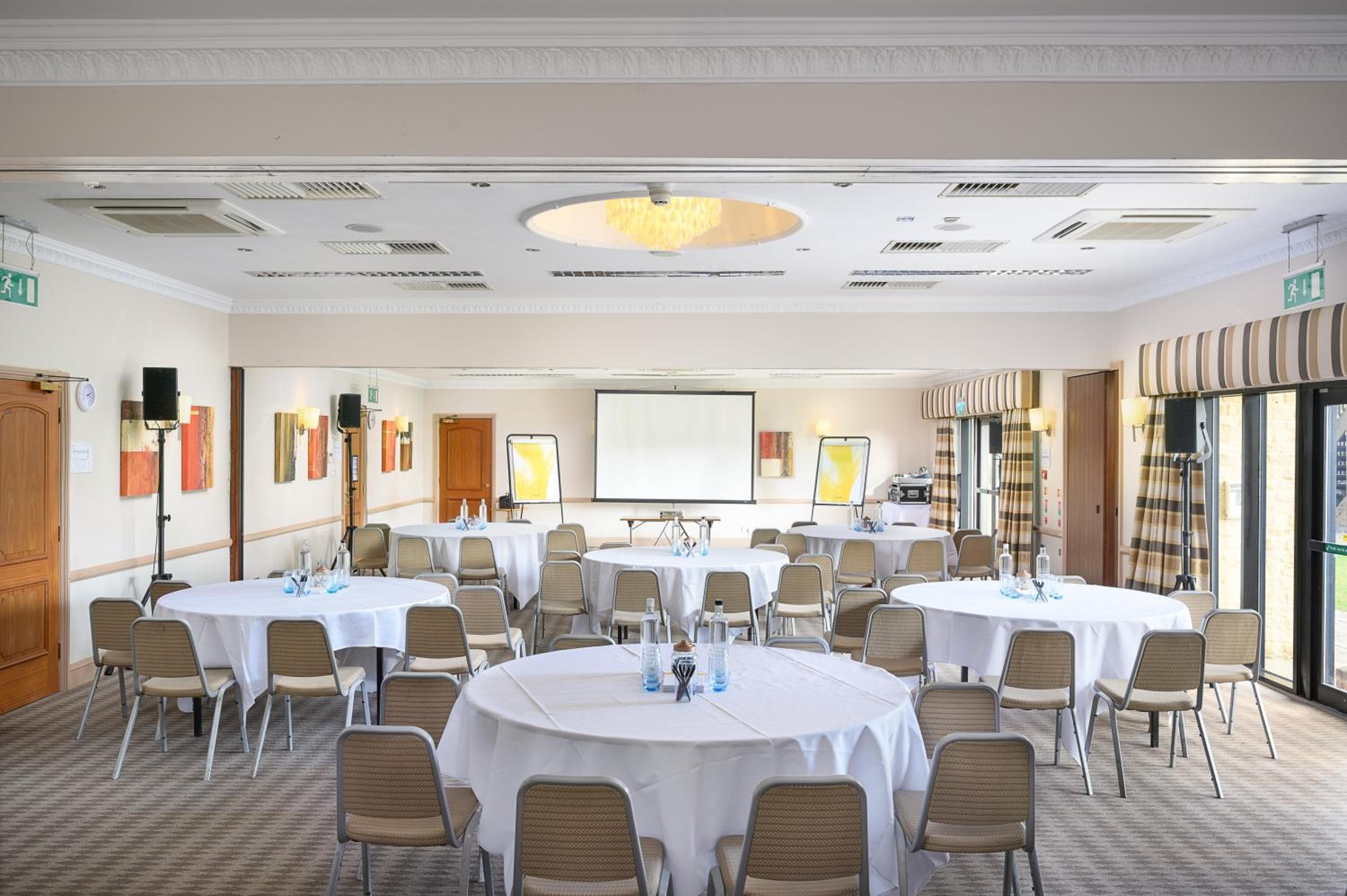 voco Oxford Thames by IHG