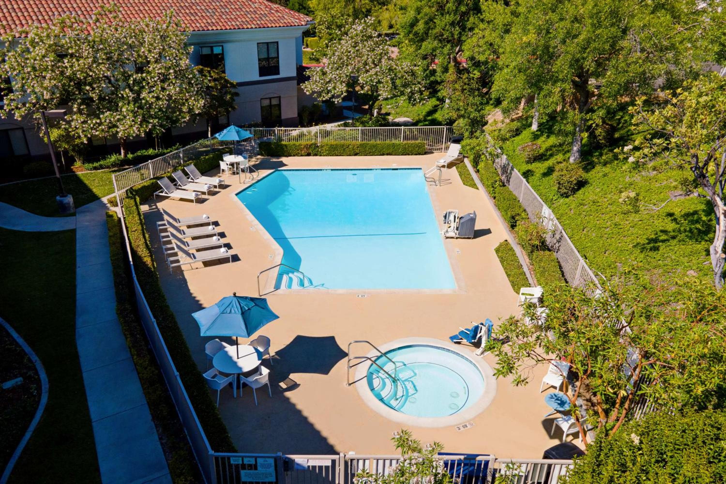 Best Western Valencia/Six Flags Inn & Suites