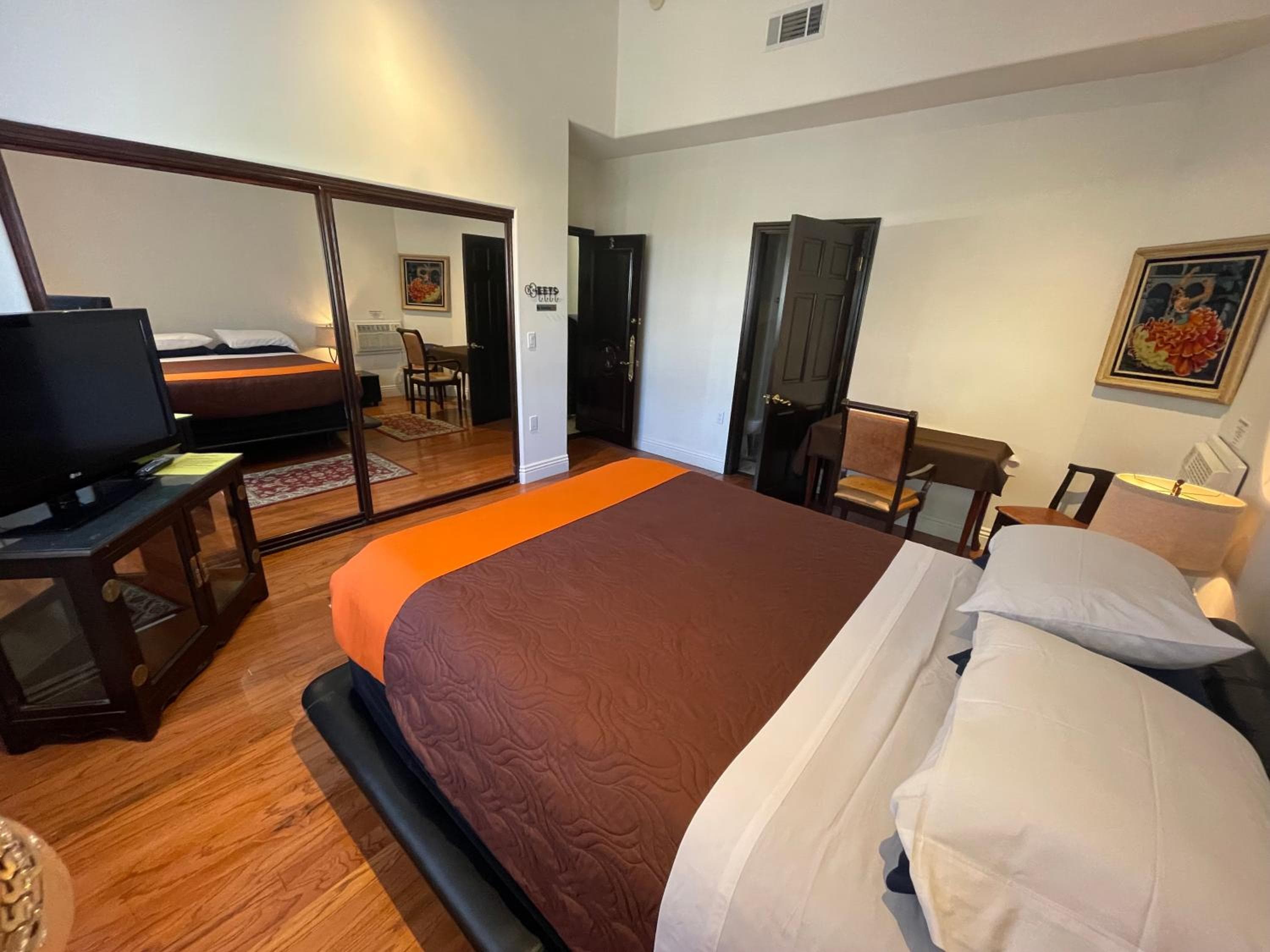 Entire Second Flr - Santa Monica Luxury Roman Villa