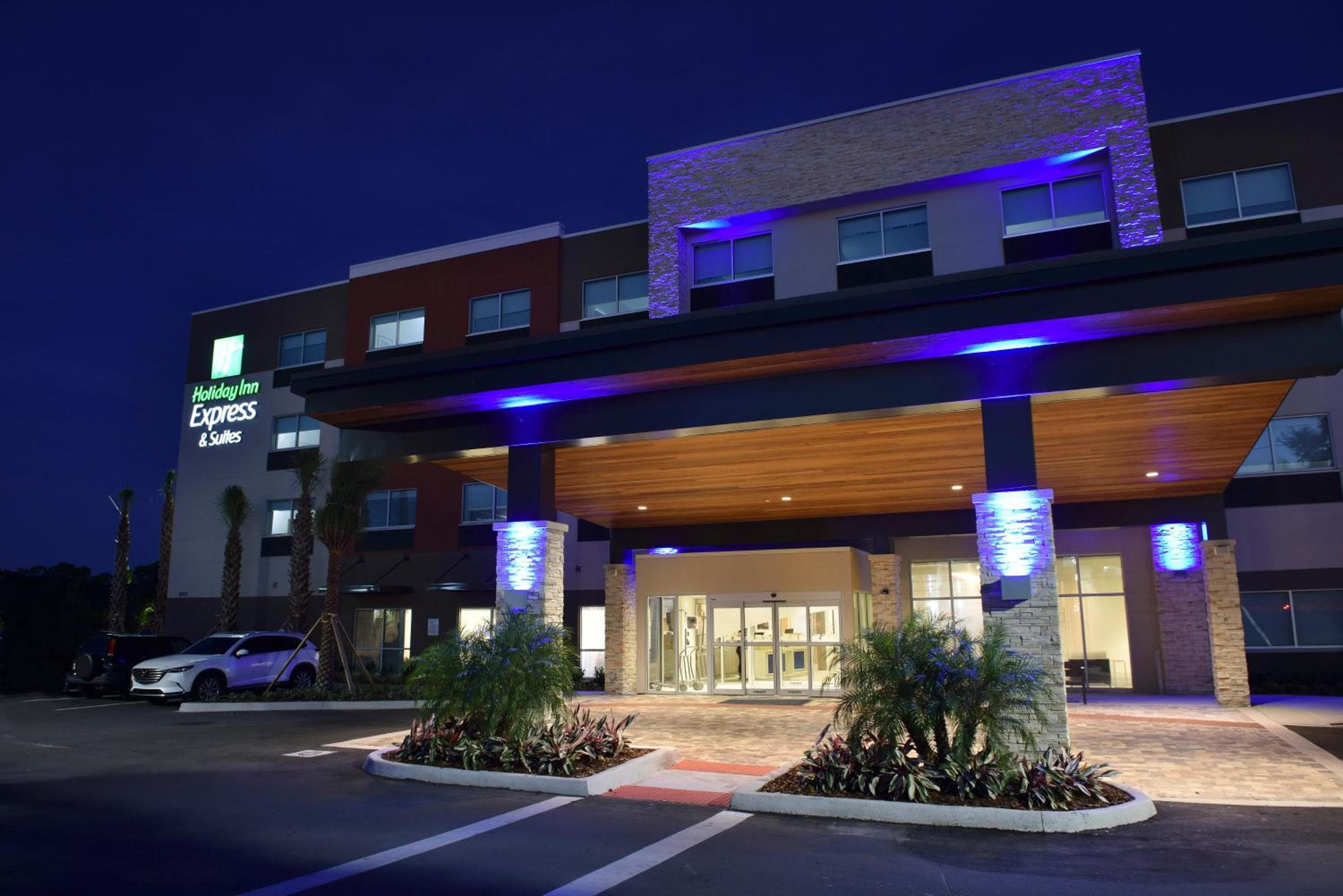 Holiday Inn Express & Suites - Orlando - Southeast by IHG