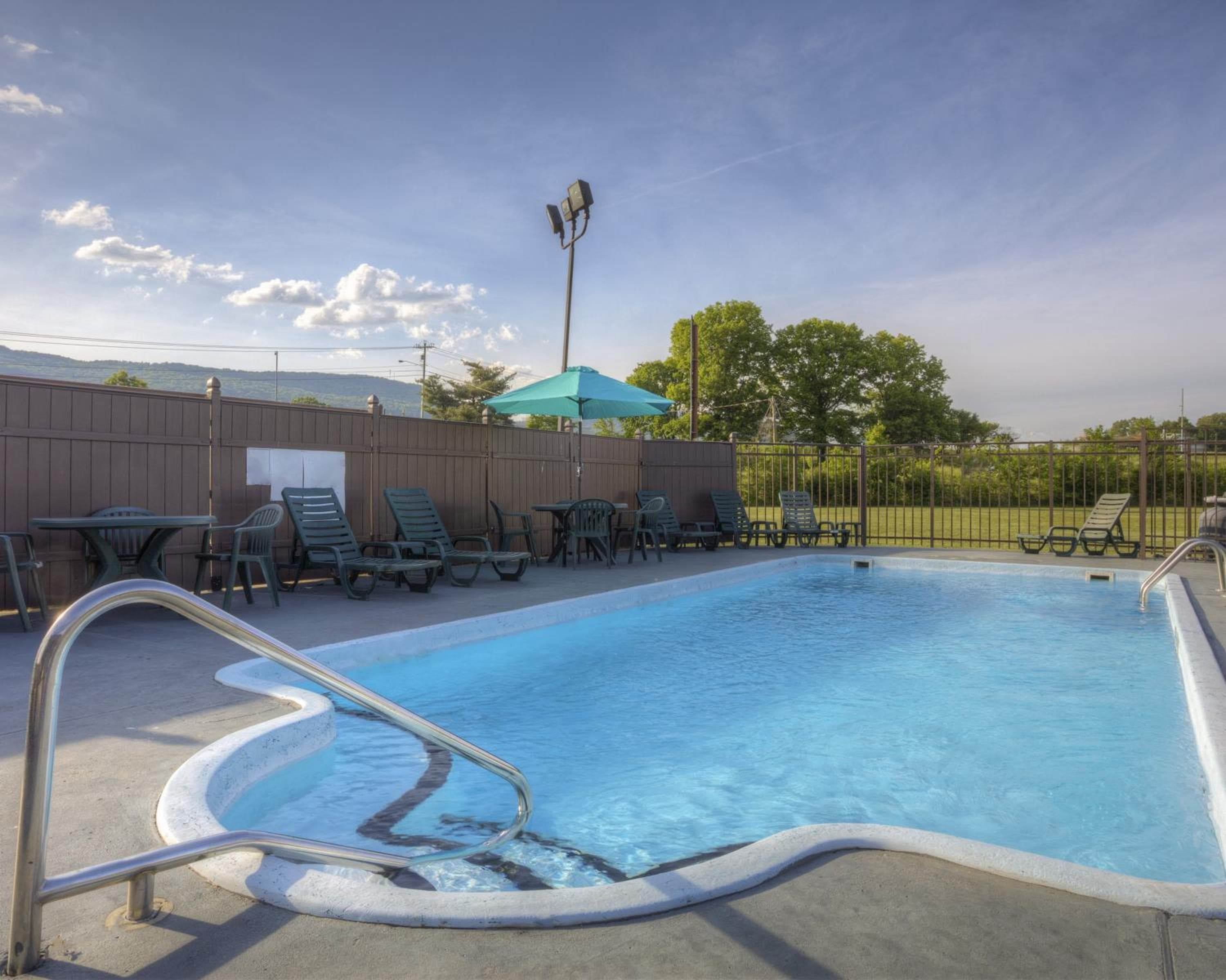 Howard Johnson by Wyndham Chattanooga Lookout Mountain I-24