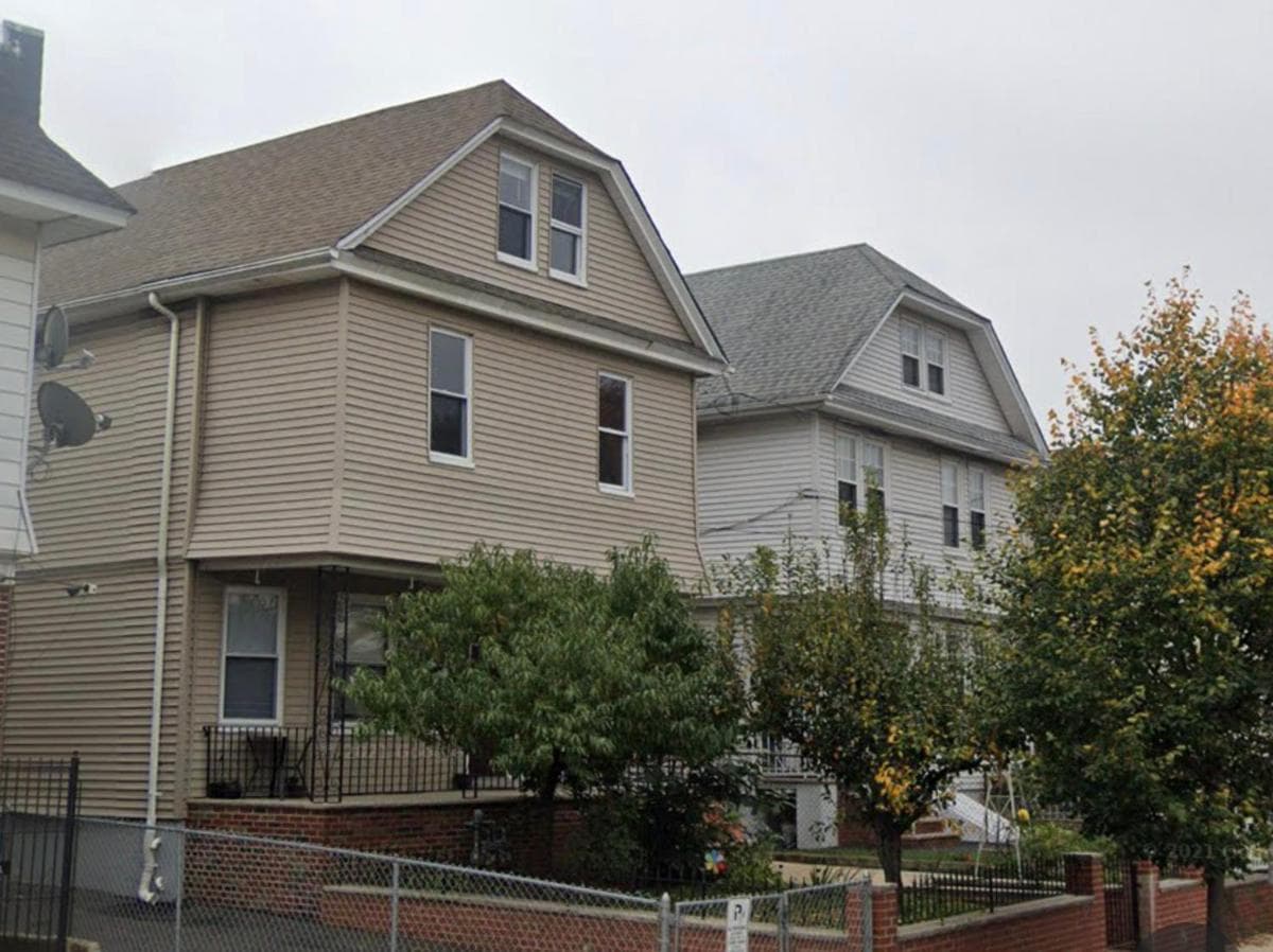 Delightful well located one bedroom attic