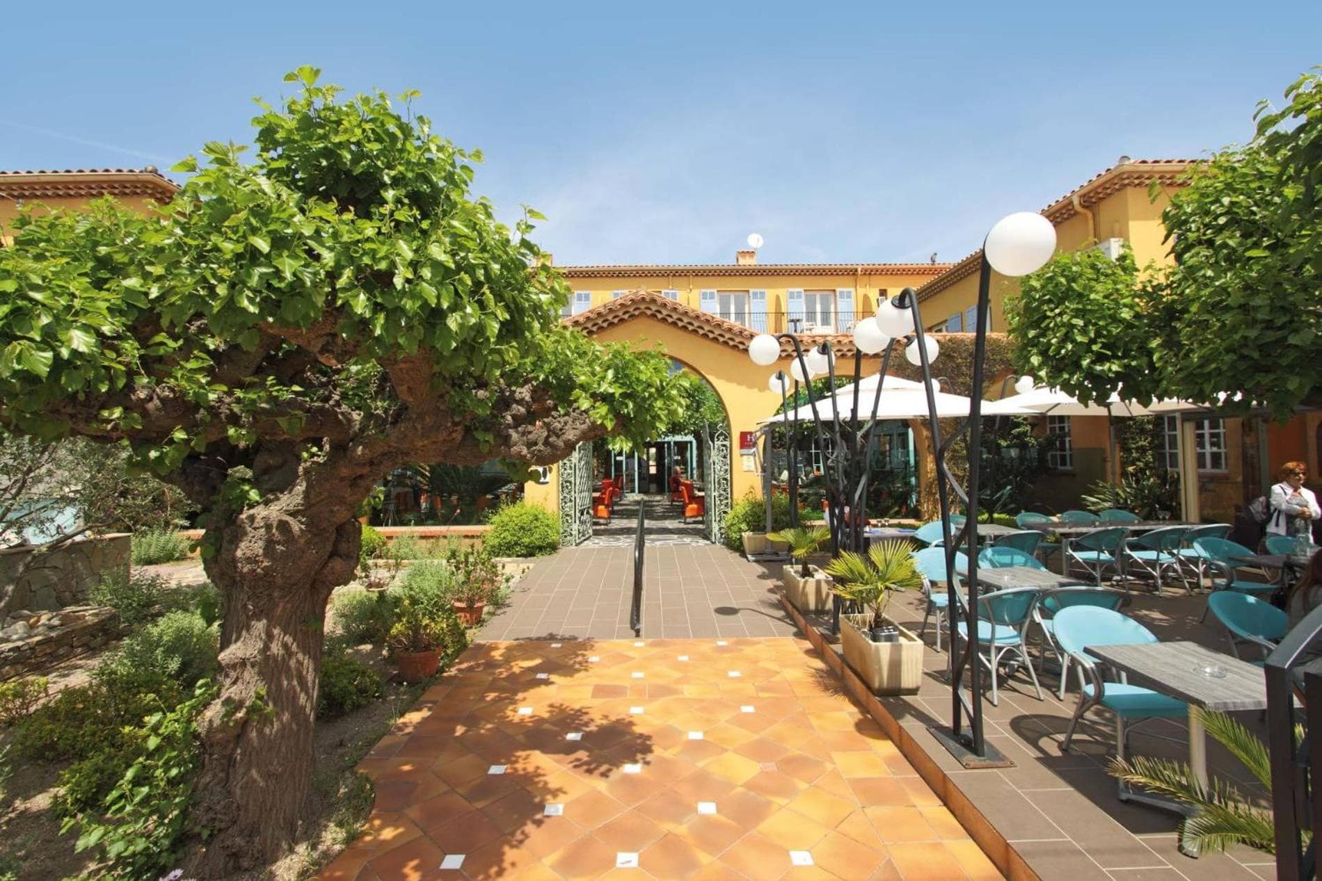 Logis Hôtel le Provencal Rest les Mûriers