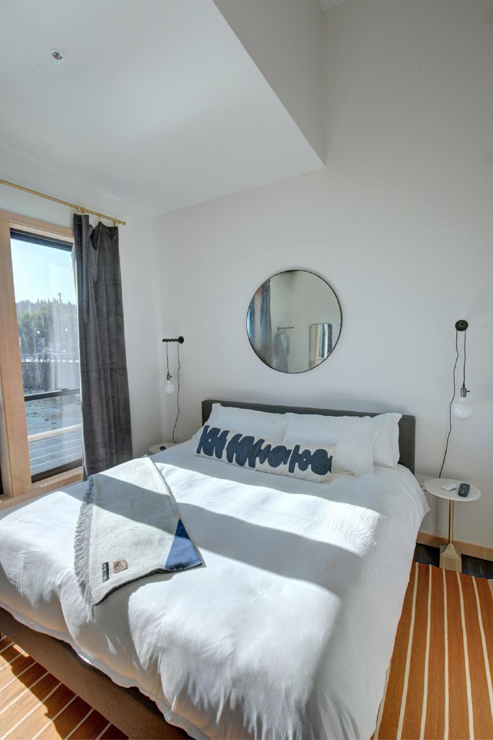 Bowline Hotel