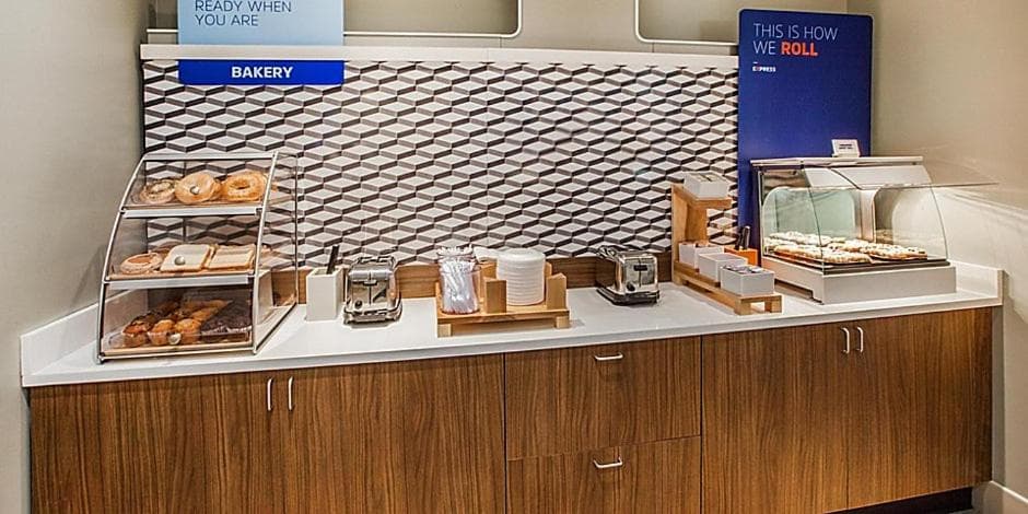 Holiday Inn Express & Suites Palm Desert - Millennium by IHG