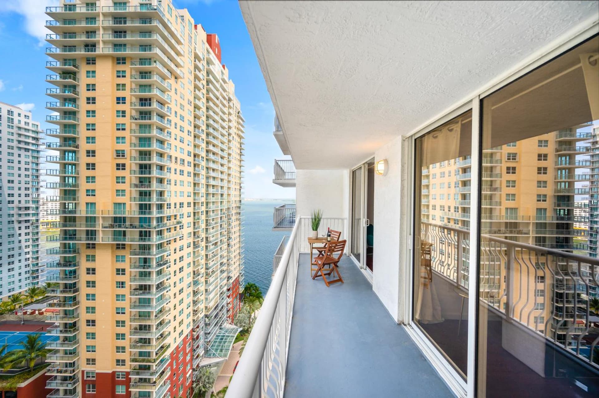 Amazing Condo with FREE PARKING in Brickell Miami