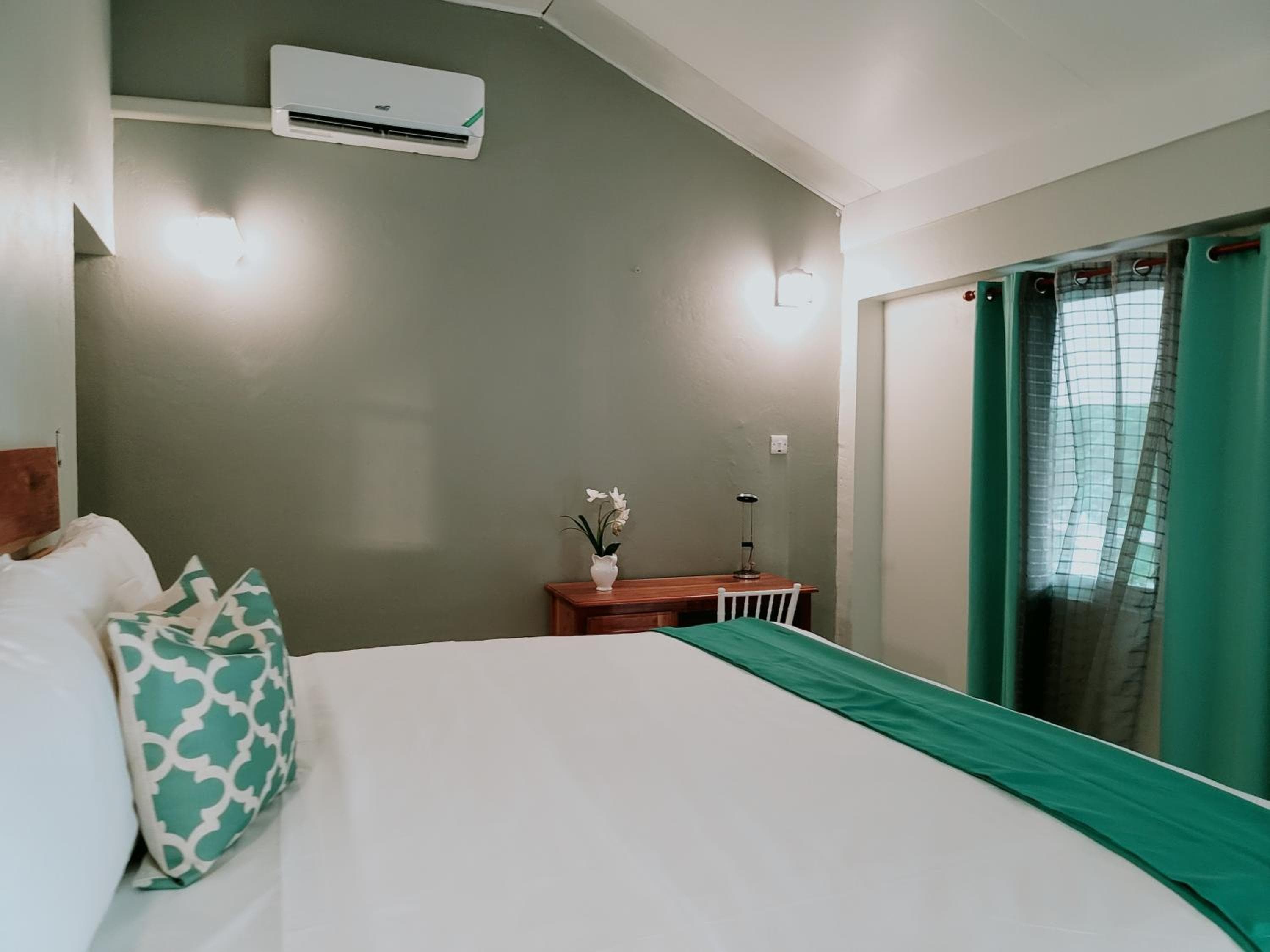 Airport Beach Hotel