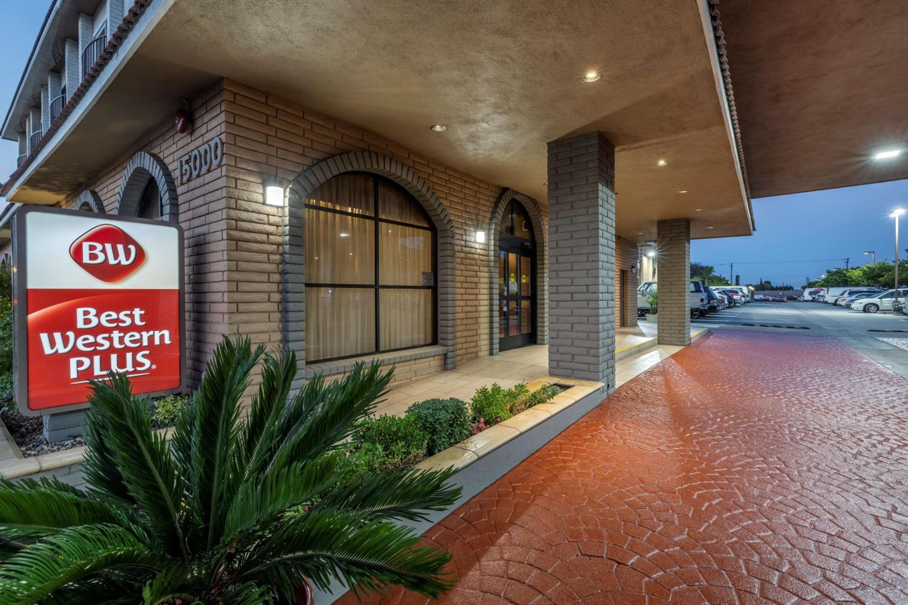 Best Western Plus South Bay Hotel